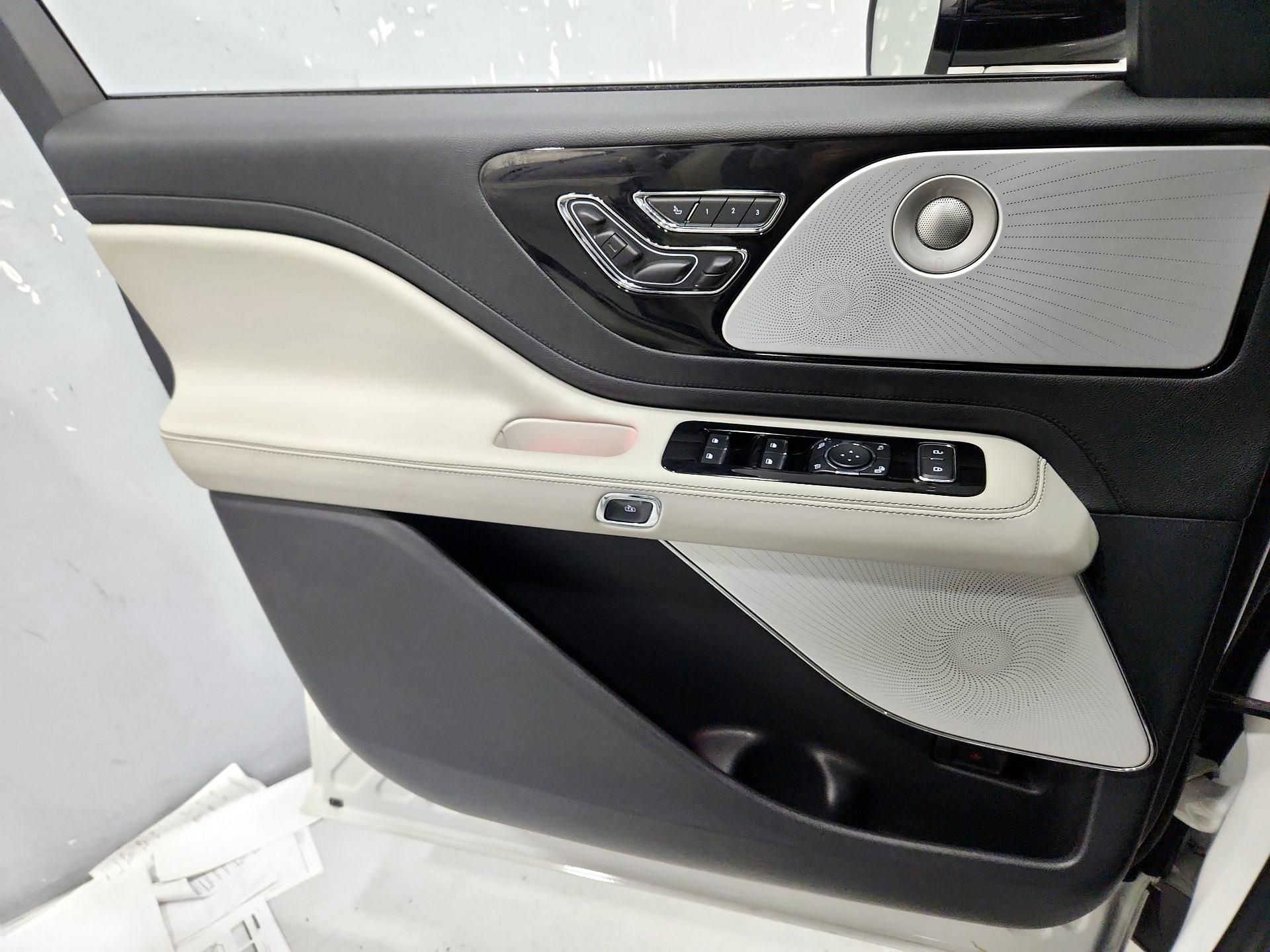 Thumbnail: 2025 Lincoln Aviator - 12