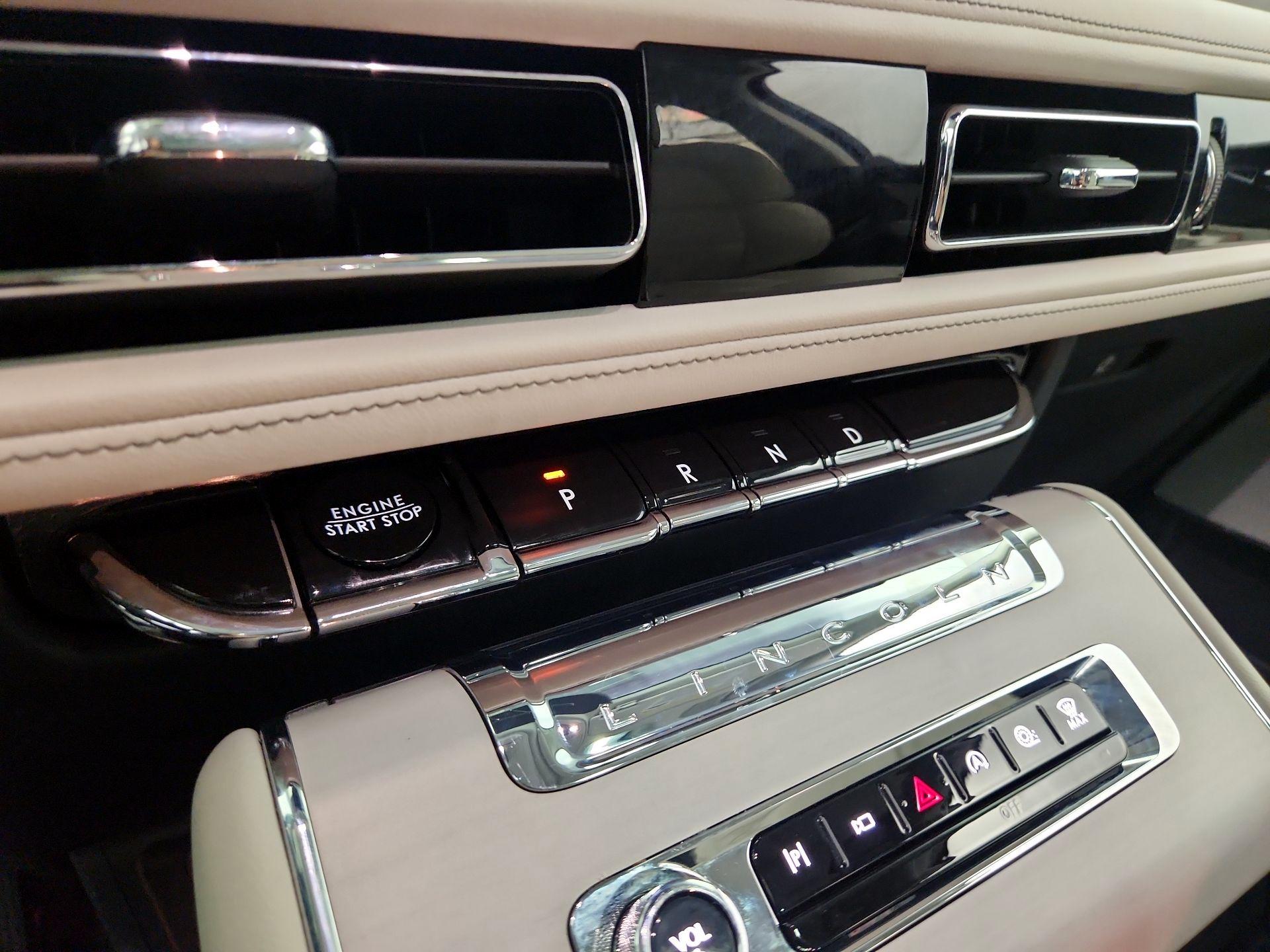 Thumbnail: 2025 Lincoln Aviator - 18