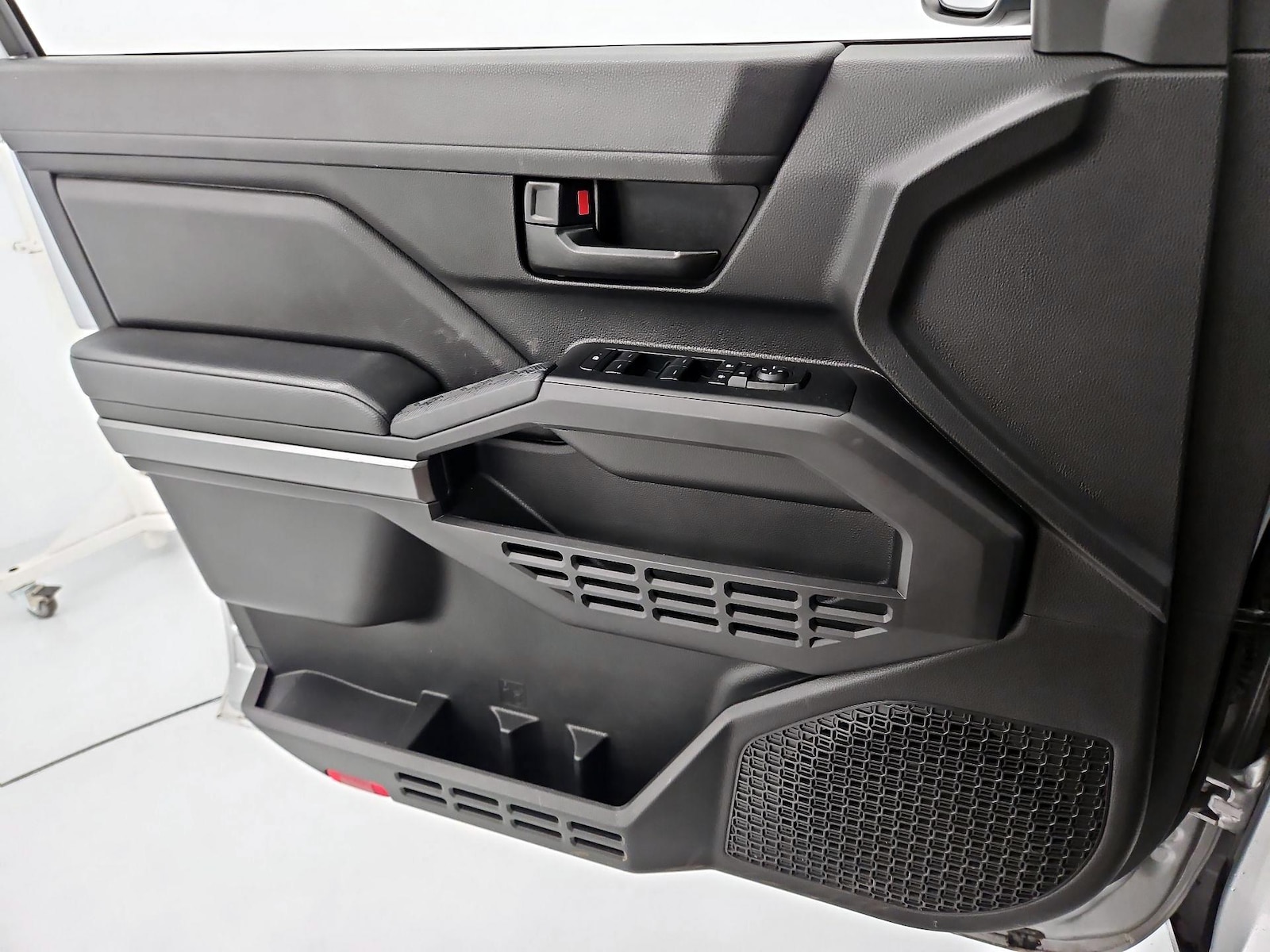 2024 Toyota Tacoma SR5 - Photo 13