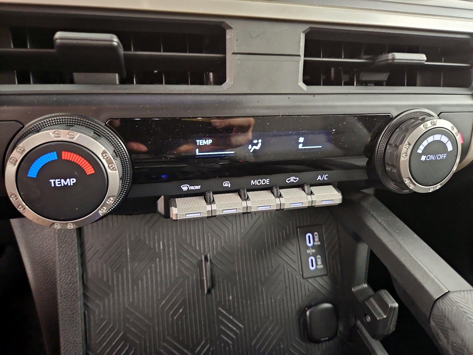 2024 Toyota Tacoma SR5 - Photo 17