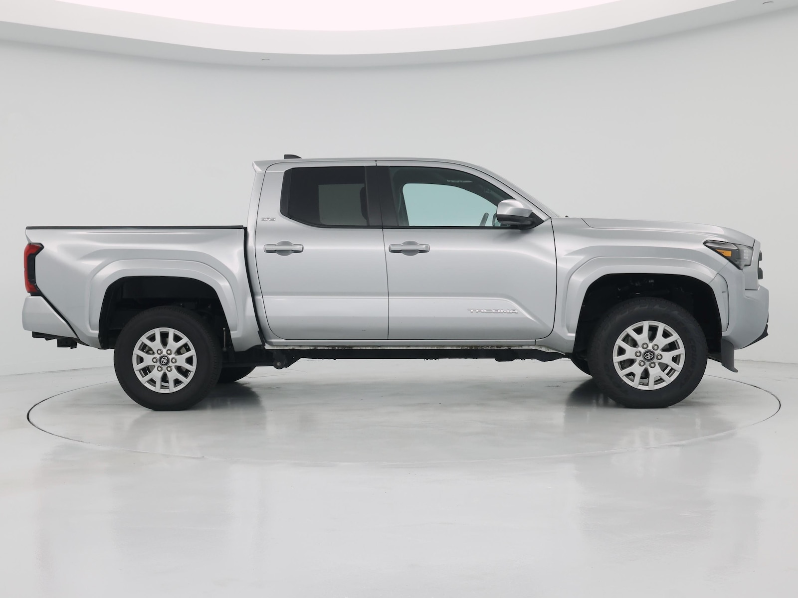 2024 Toyota Tacoma SR5 - Photo 8