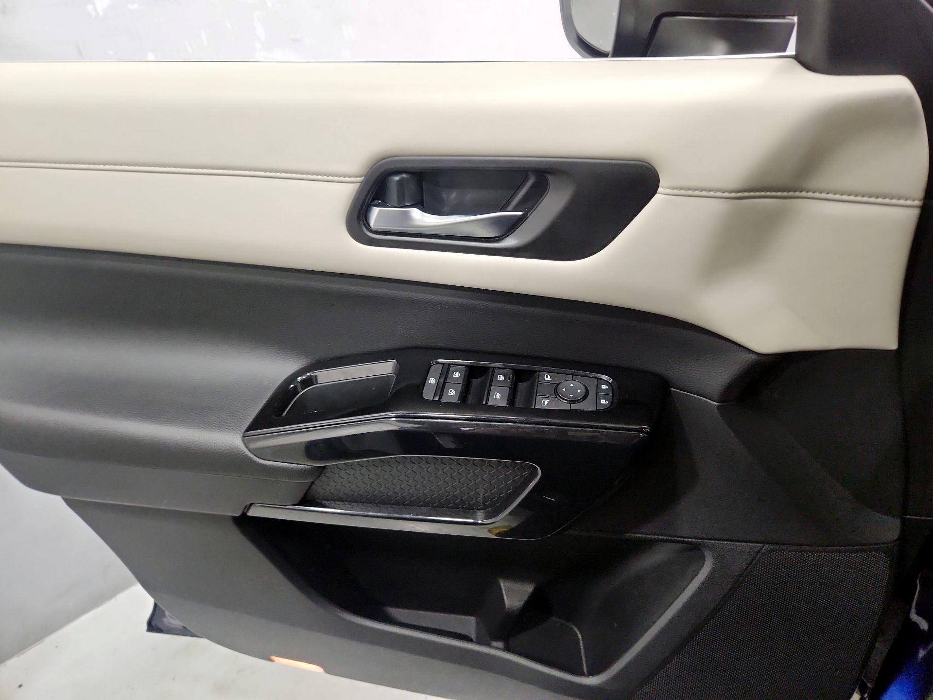 Thumbnail: 2022 Nissan Pathfinder - 12