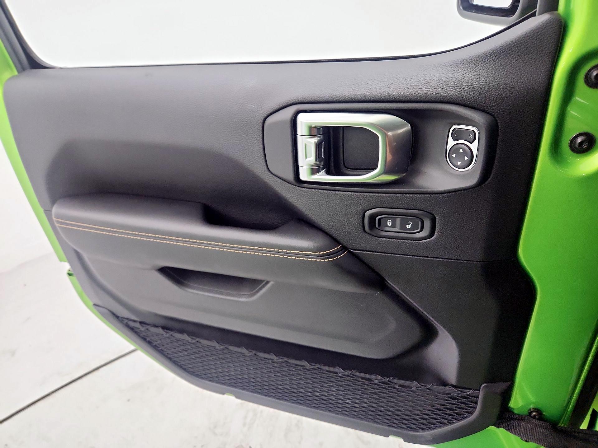 Thumbnail: 2025 Jeep Gladiator - 12