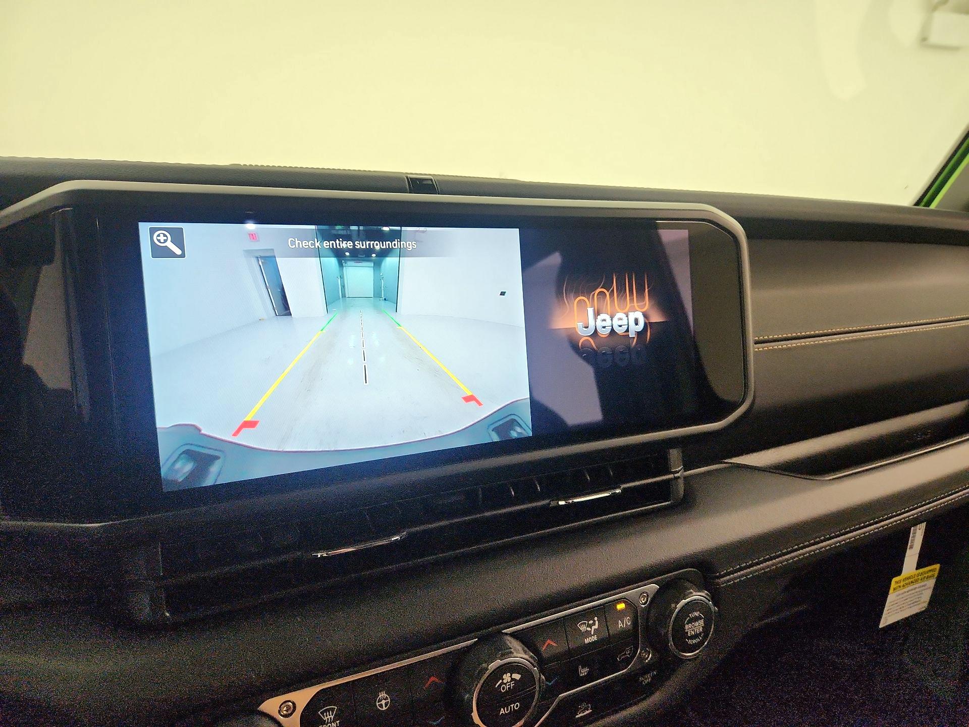 Thumbnail: 2025 Jeep Gladiator - 14