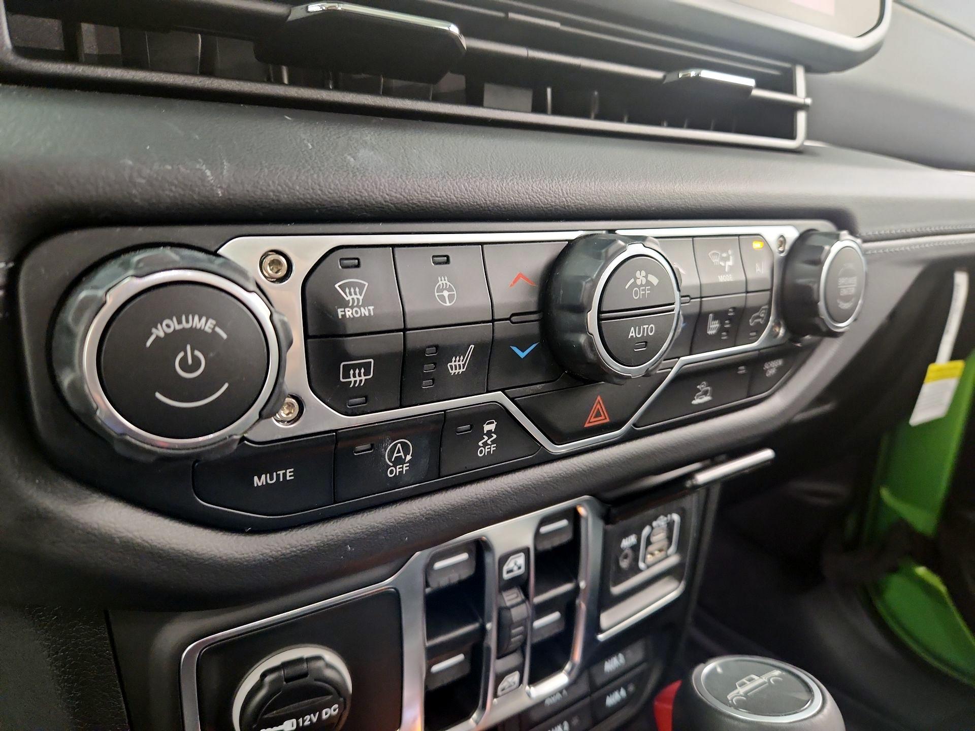 Thumbnail: 2025 Jeep Gladiator - 16