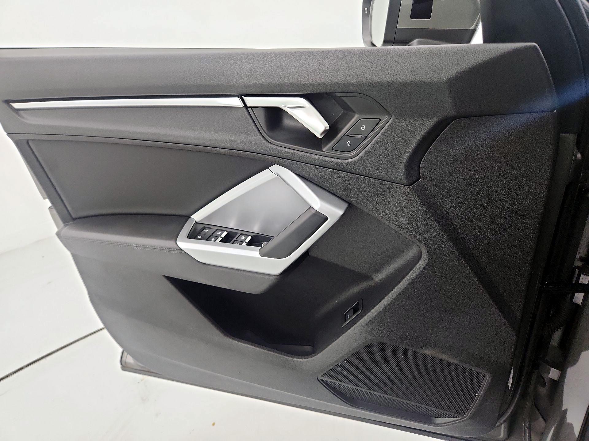 Thumbnail: 2020 Audi Q3 - 12