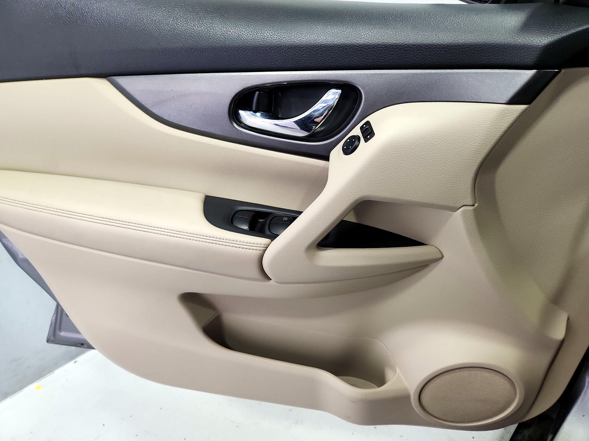 Thumbnail: 2015 Nissan Rogue - 12