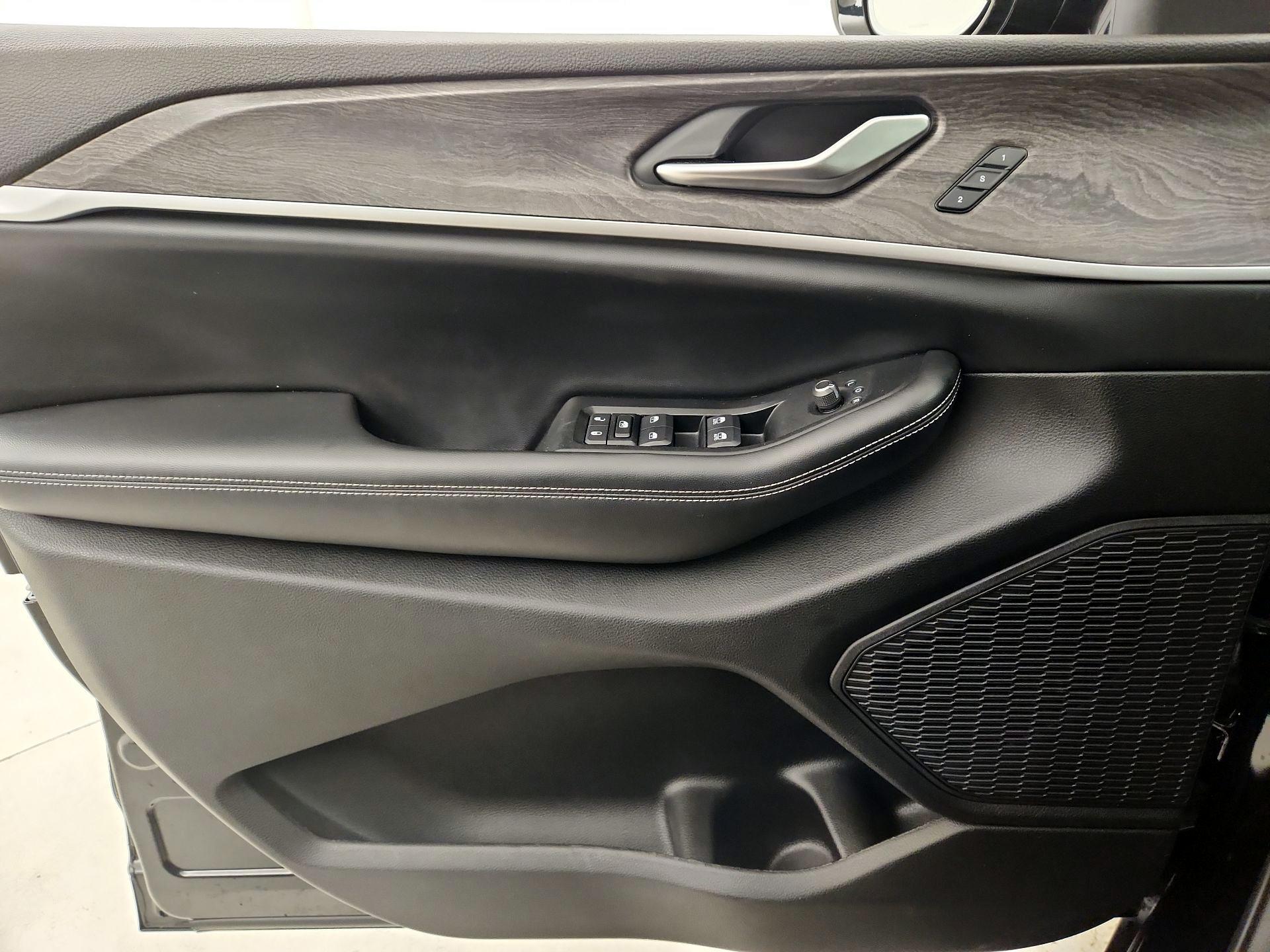 Thumbnail: 2023 Jeep Grand Cherokee - 12