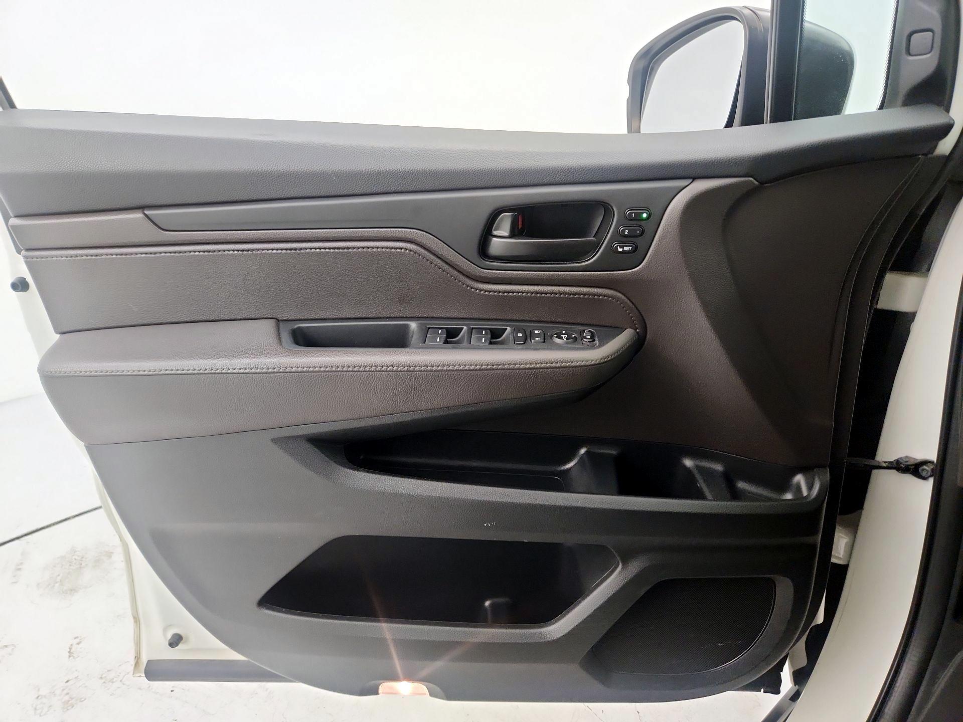 Thumbnail: 2018 Honda Odyssey - 12