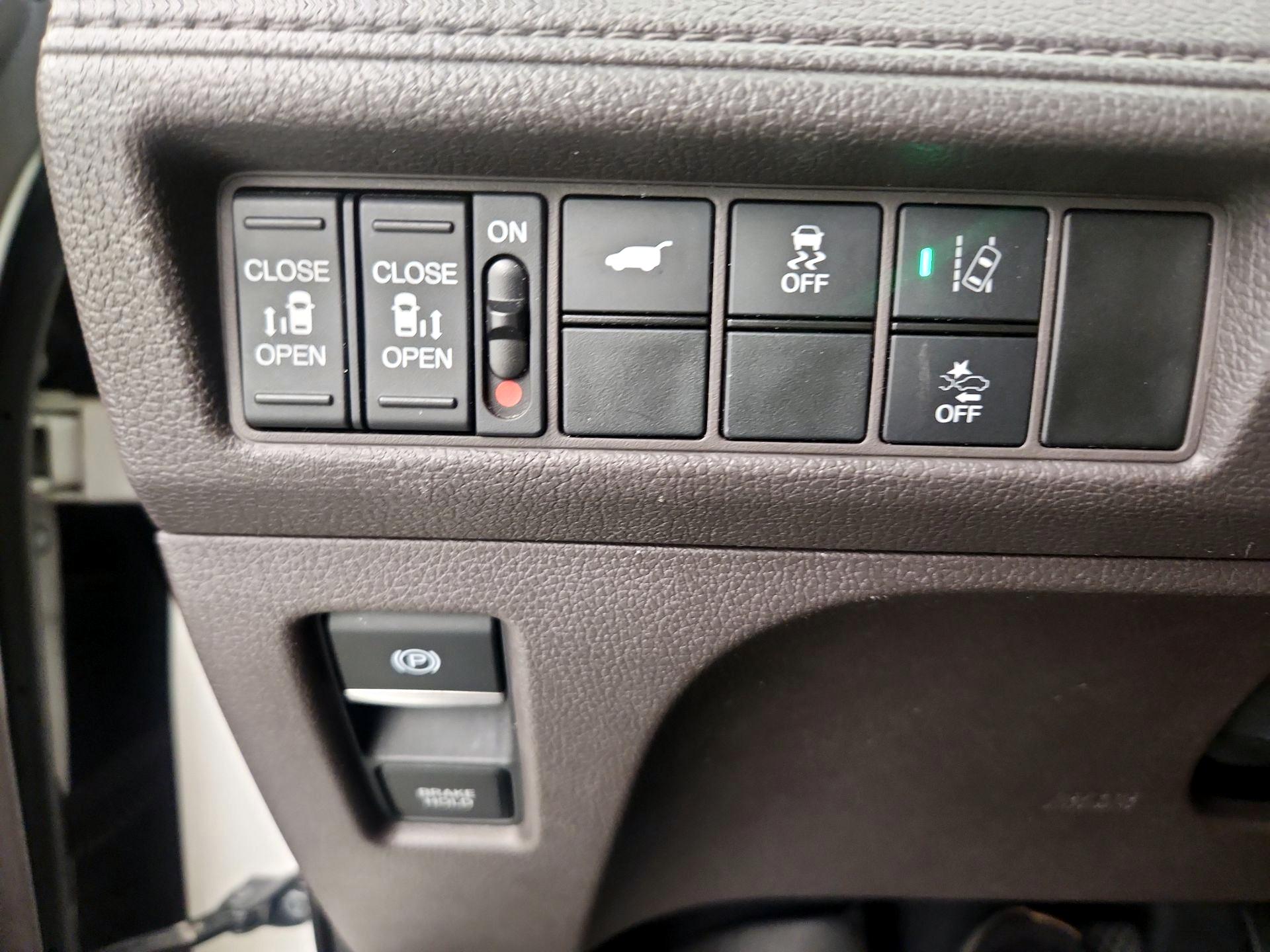 Thumbnail: 2018 Honda Odyssey - 13