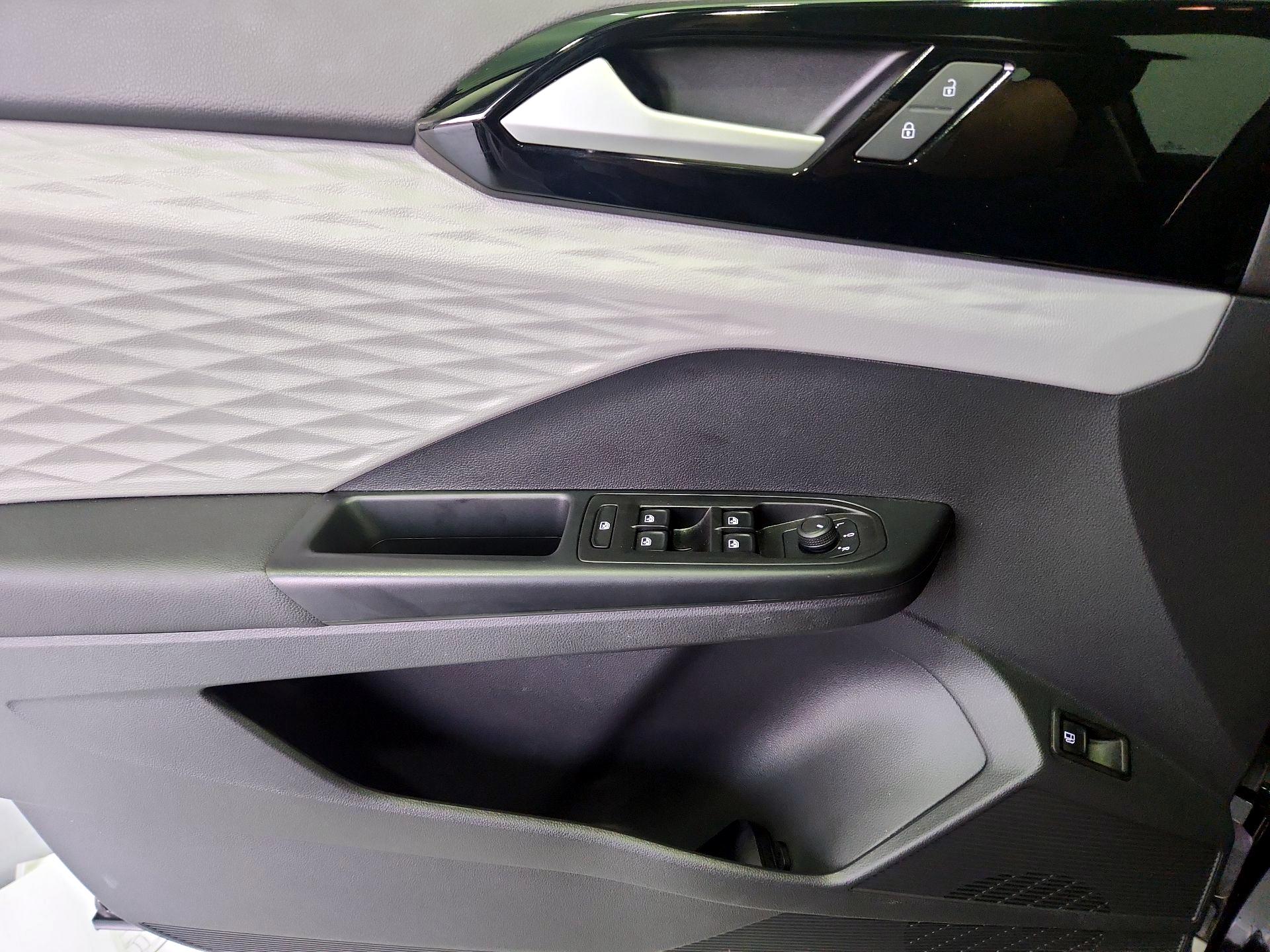 Thumbnail: 2023 Volkswagen Taos - 12