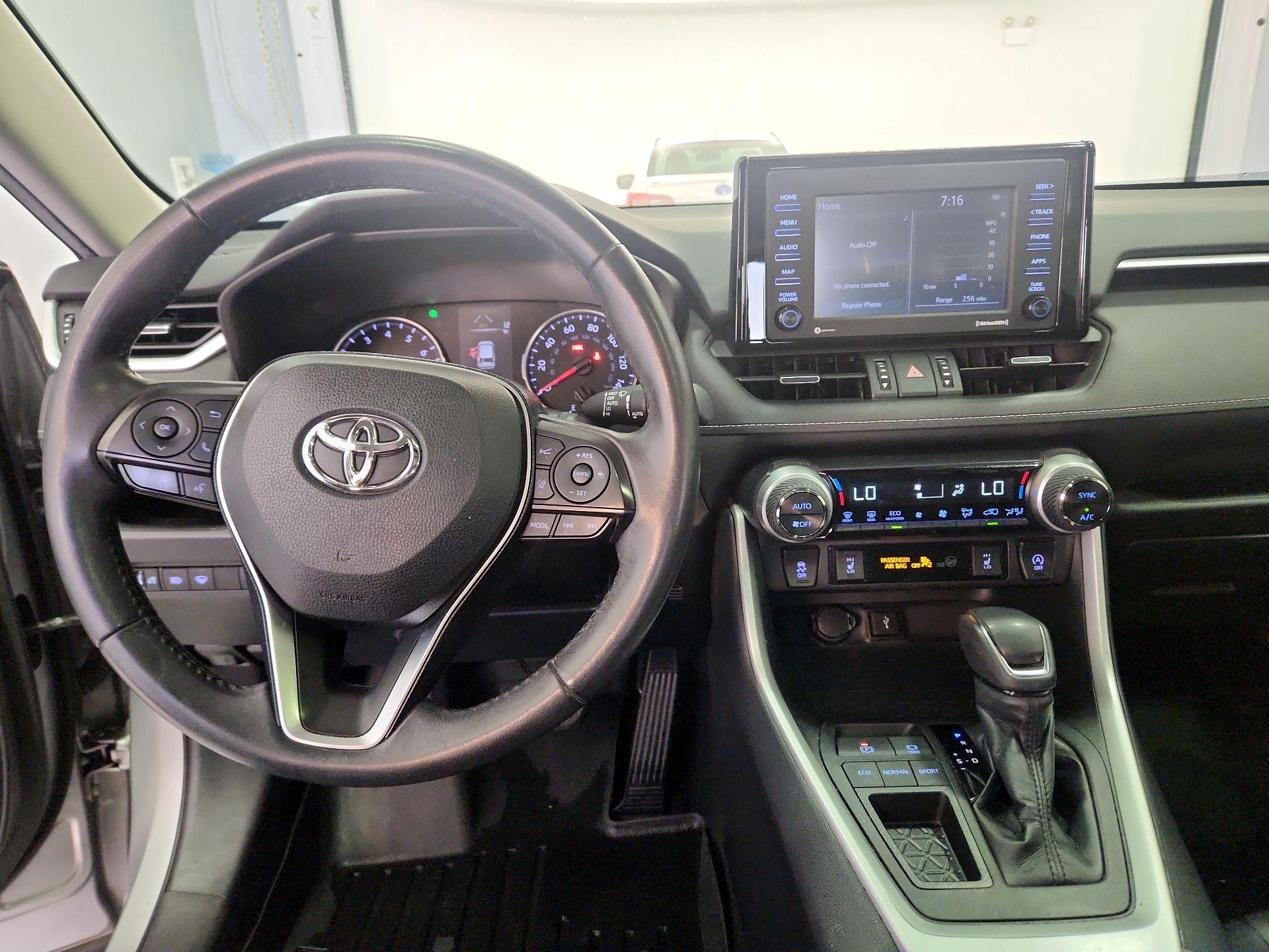 Thumbnail: 2020 Toyota RAV4 - 9