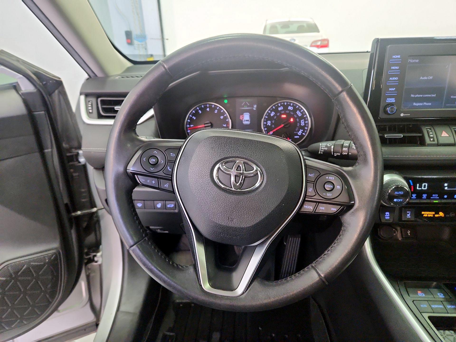 Thumbnail: 2020 Toyota RAV4 - 10