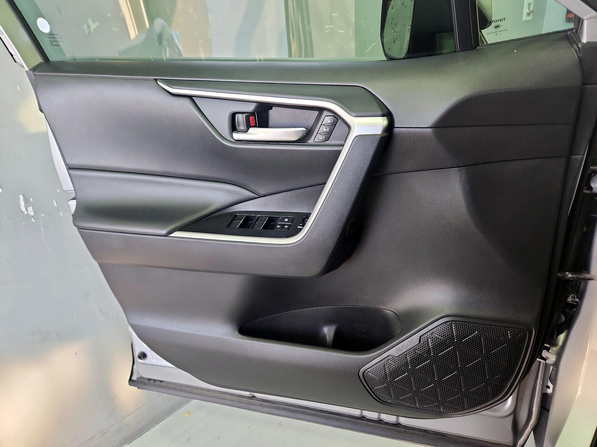 Thumbnail: 2020 Toyota RAV4 - 12