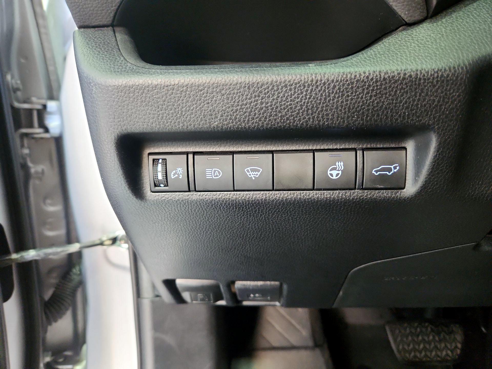 Thumbnail: 2020 Toyota RAV4 - 13