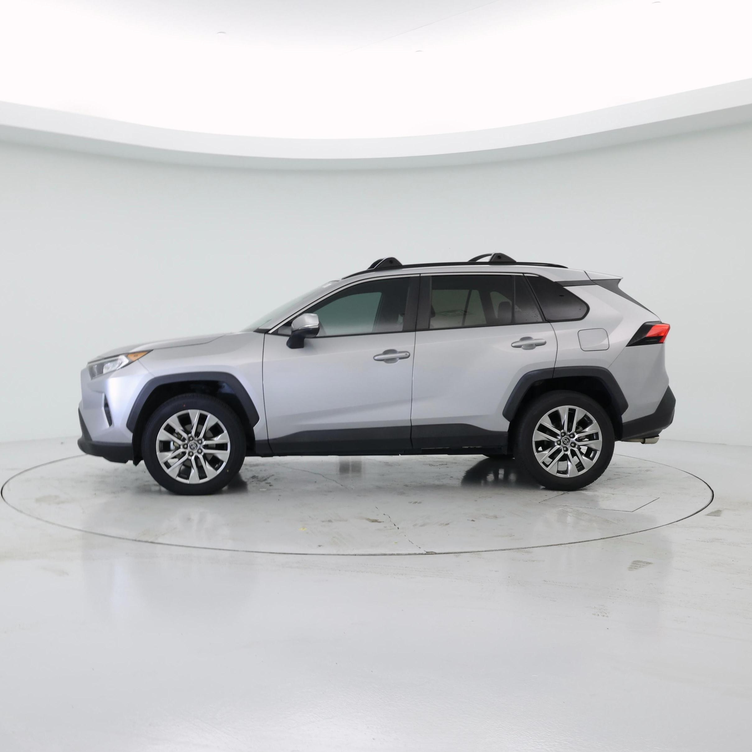 Thumbnail: 2020 Toyota RAV4 - 3