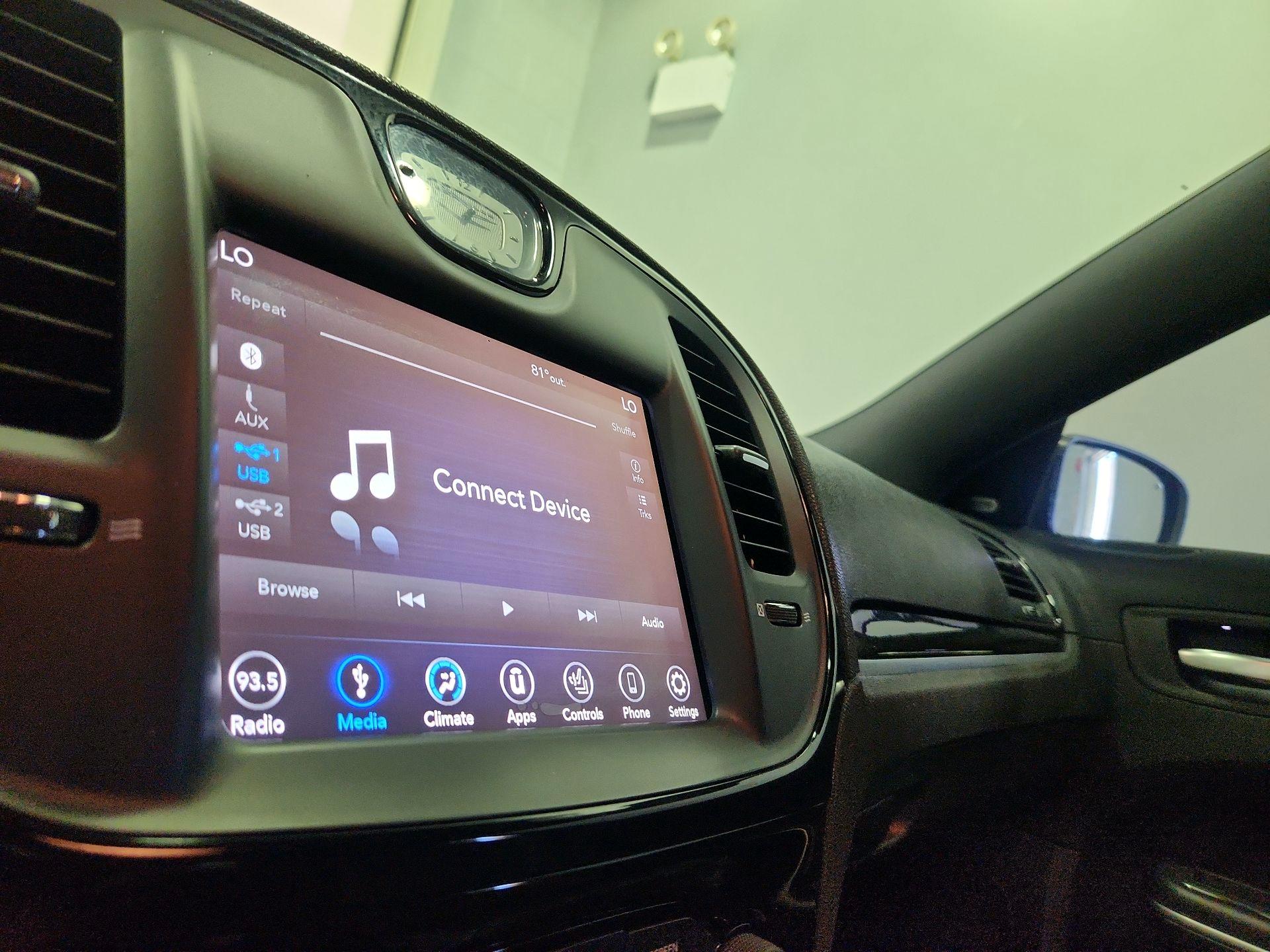 Thumbnail: 2019 Chrysler 300 - 15