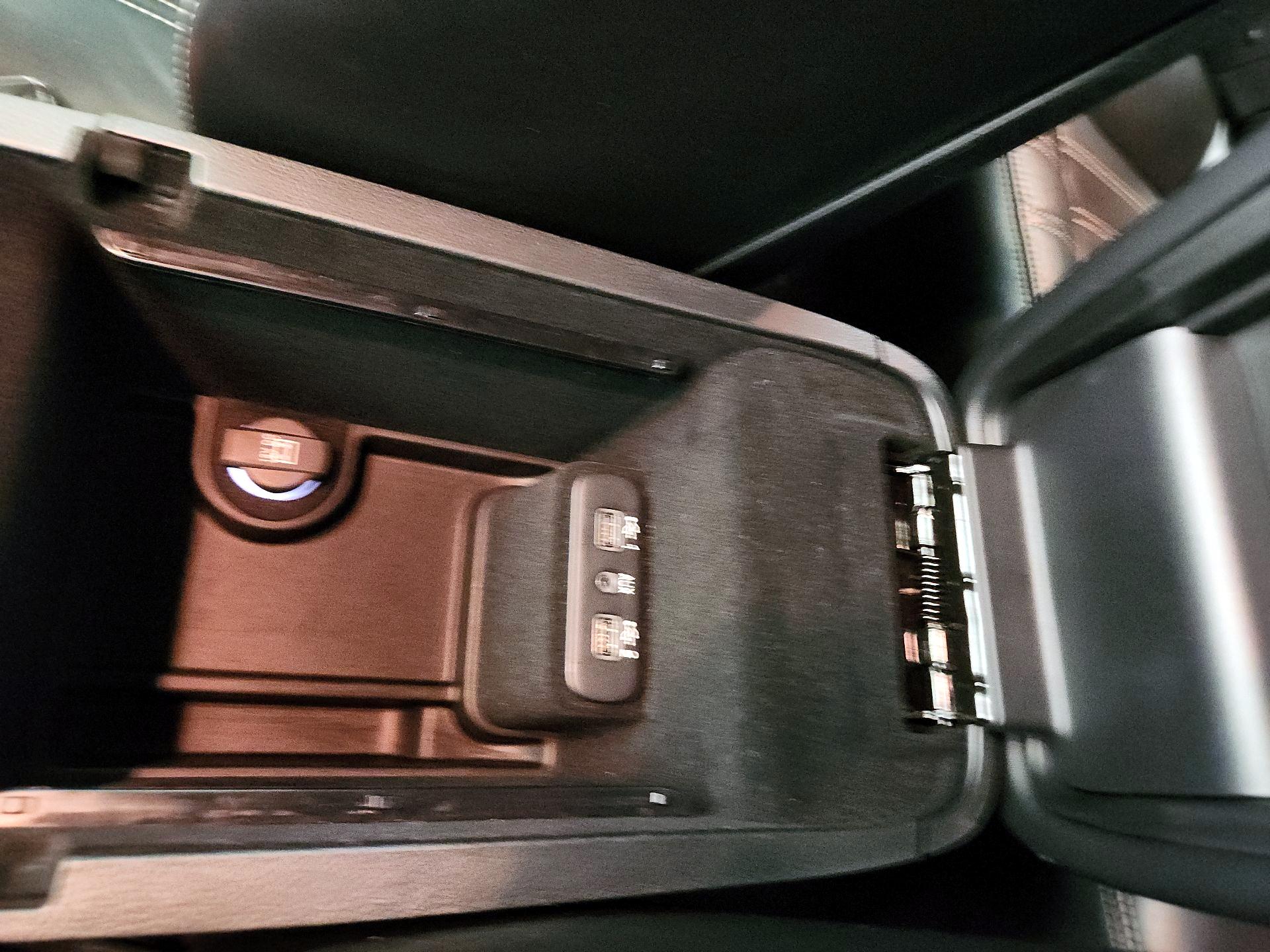 Thumbnail: 2019 Chrysler 300 - 18