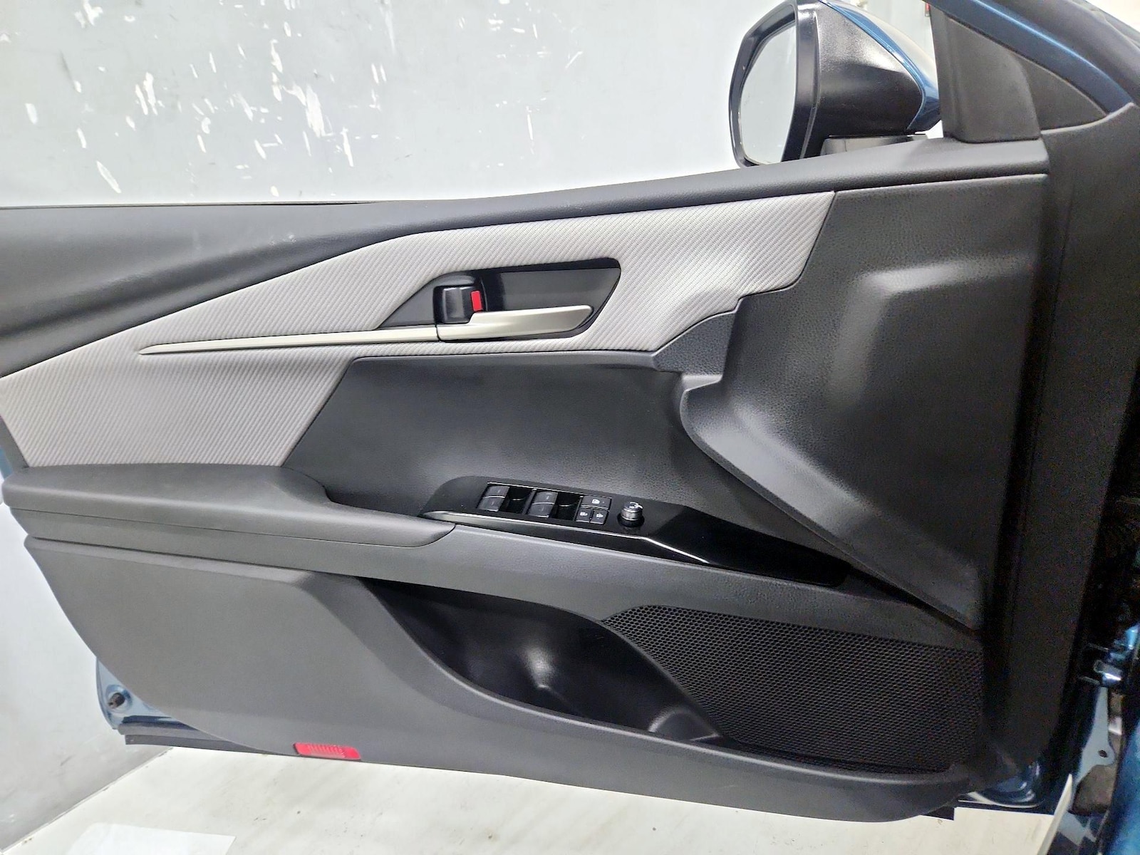 2026 Toyota Camry SE - Photo 13