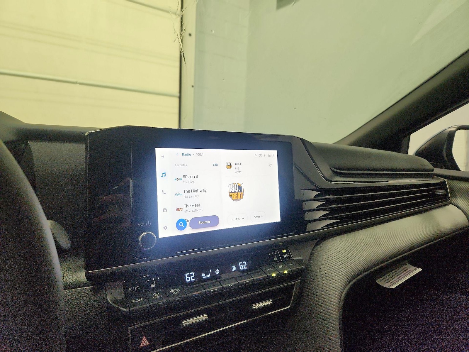 2026 Toyota Camry SE - Photo 17