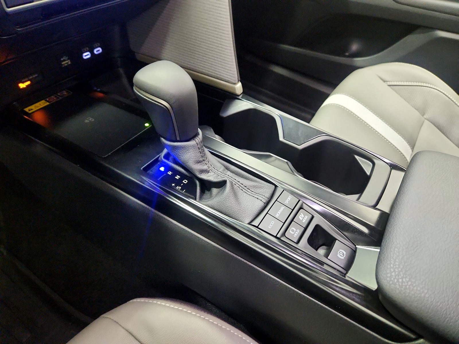2026 Toyota Camry SE - Photo 19