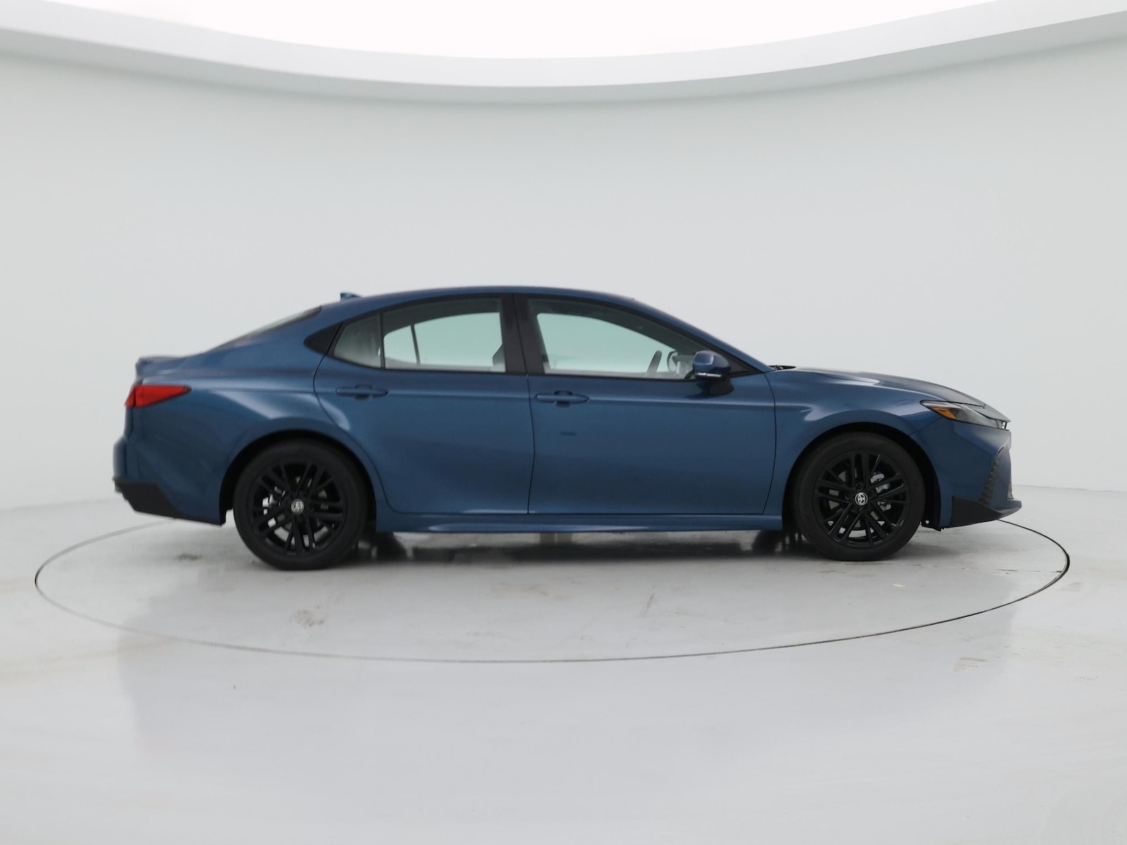 2026 Toyota Camry SE - Photo 8