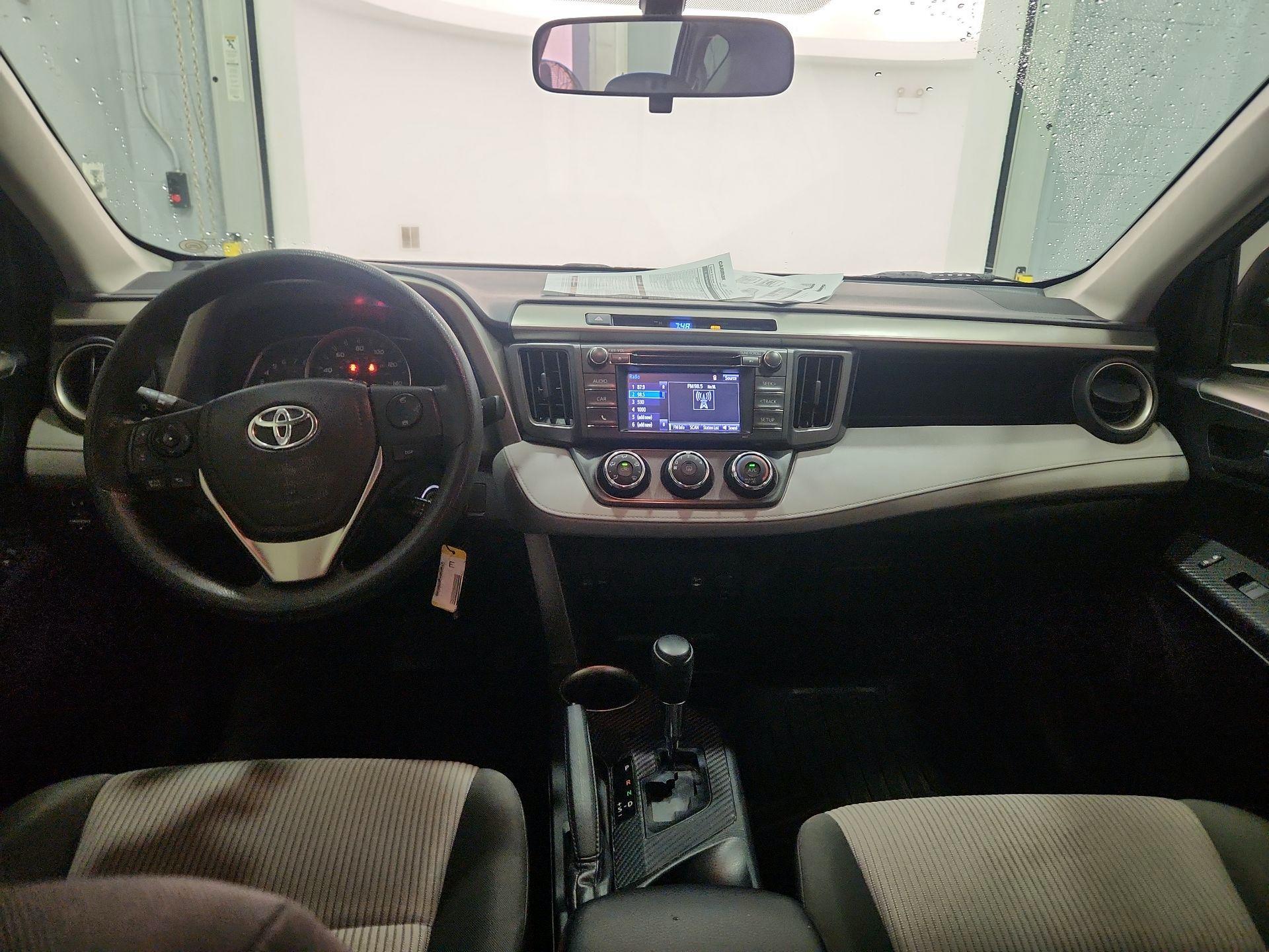 Thumbnail: 2015 Toyota RAV4 - 9