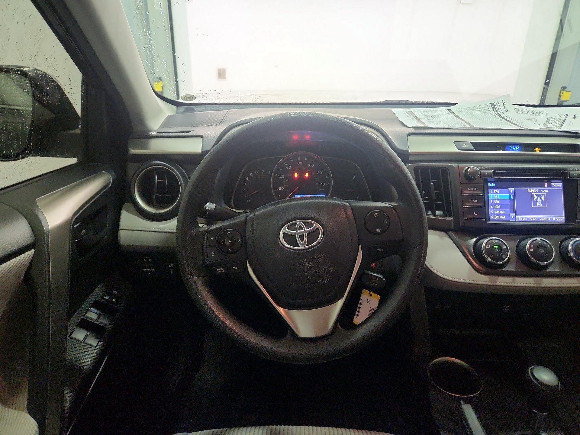 Thumbnail: 2015 Toyota RAV4 - 10