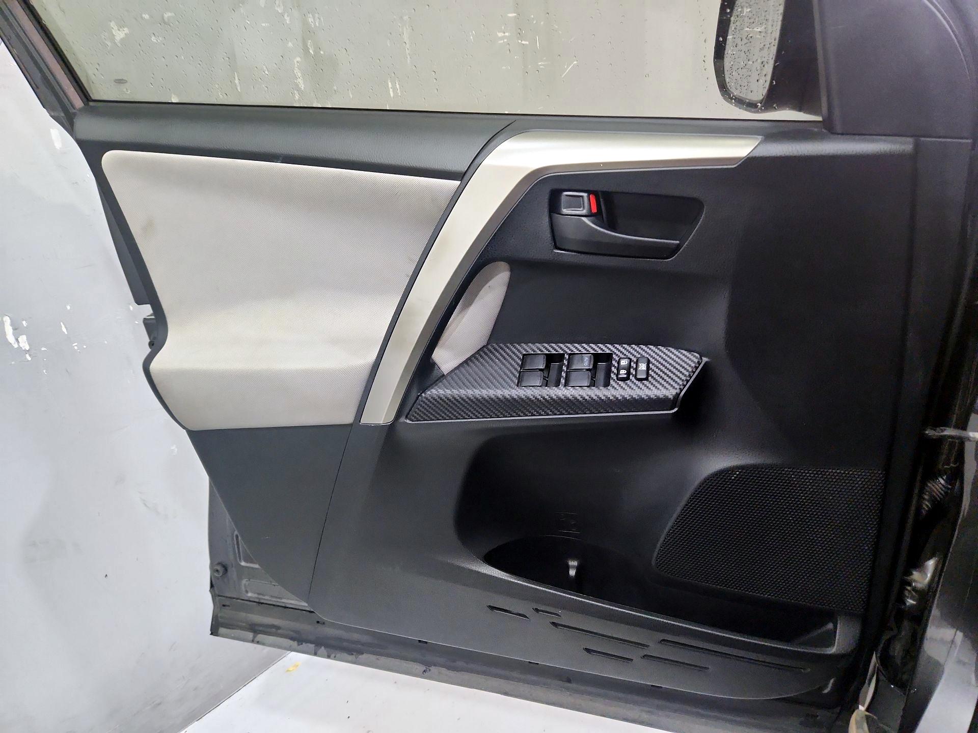 Thumbnail: 2015 Toyota RAV4 - 12