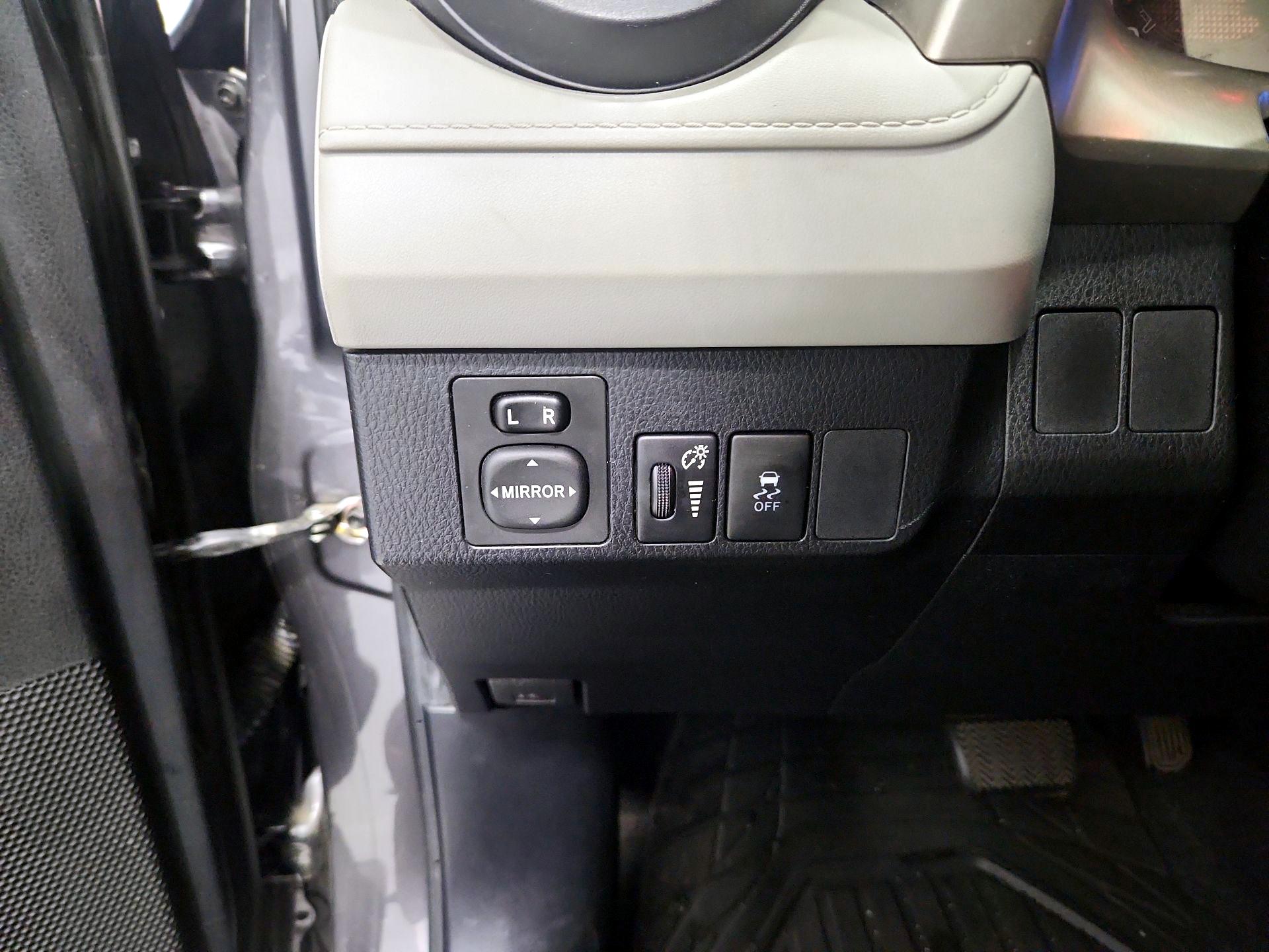 Thumbnail: 2015 Toyota RAV4 - 13