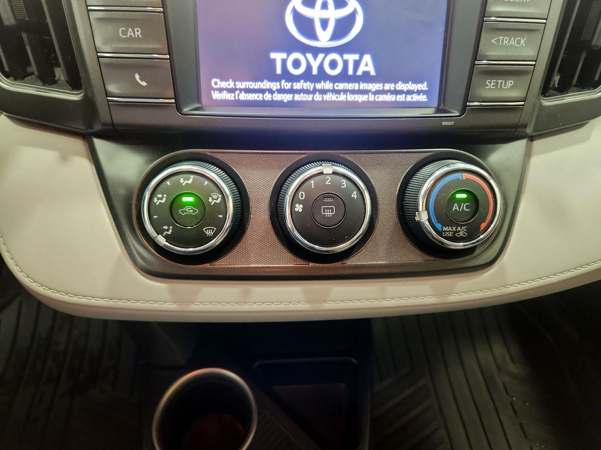 Thumbnail: 2015 Toyota RAV4 - 16