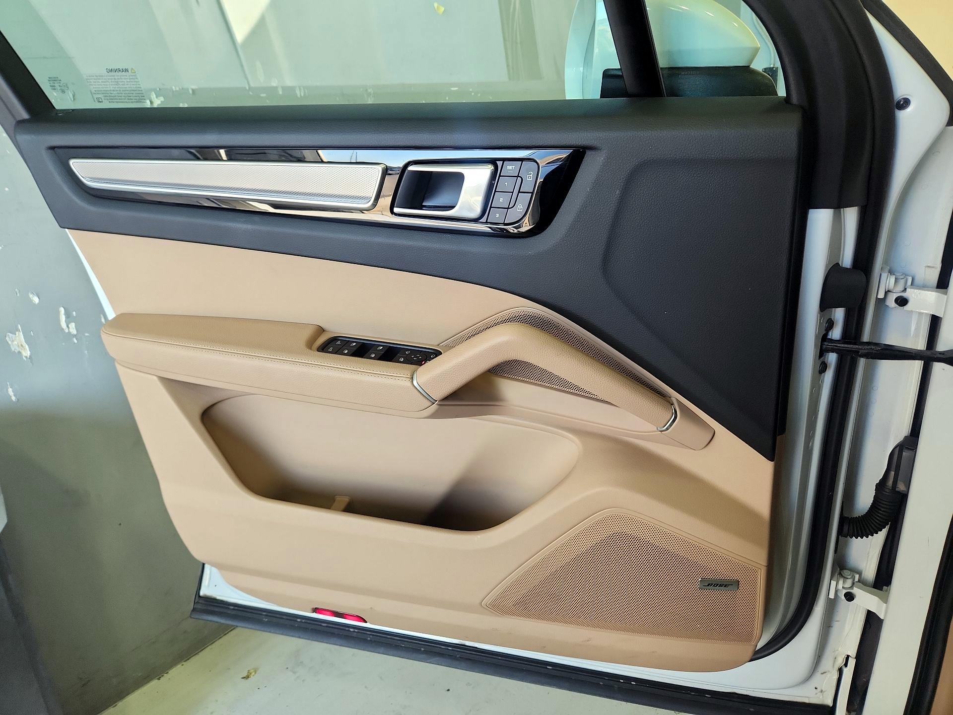 Thumbnail: 2023 Porsche Cayenne - 12