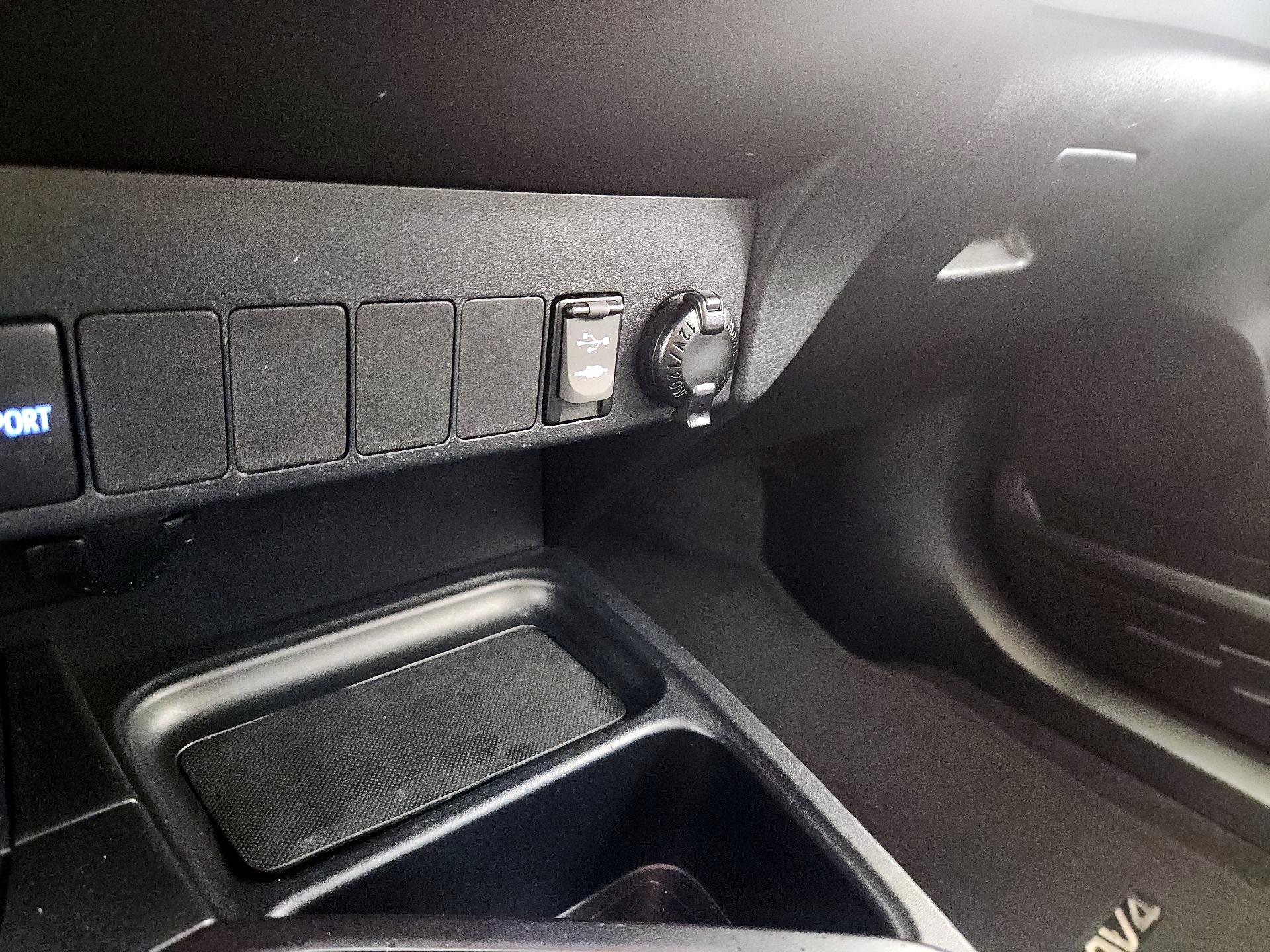 Thumbnail: 2017 Toyota RAV4 - 18