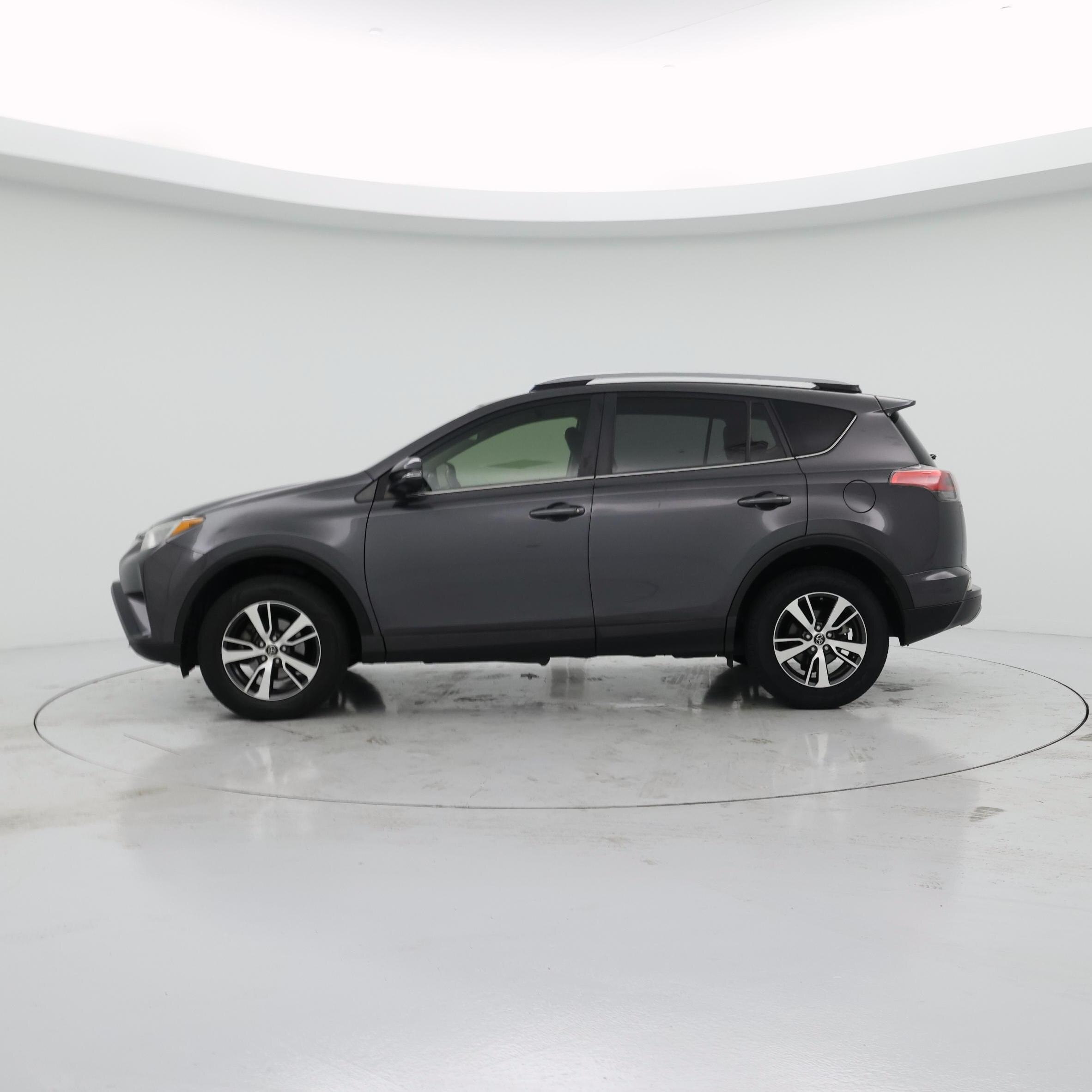 Thumbnail: 2017 Toyota RAV4 - 3