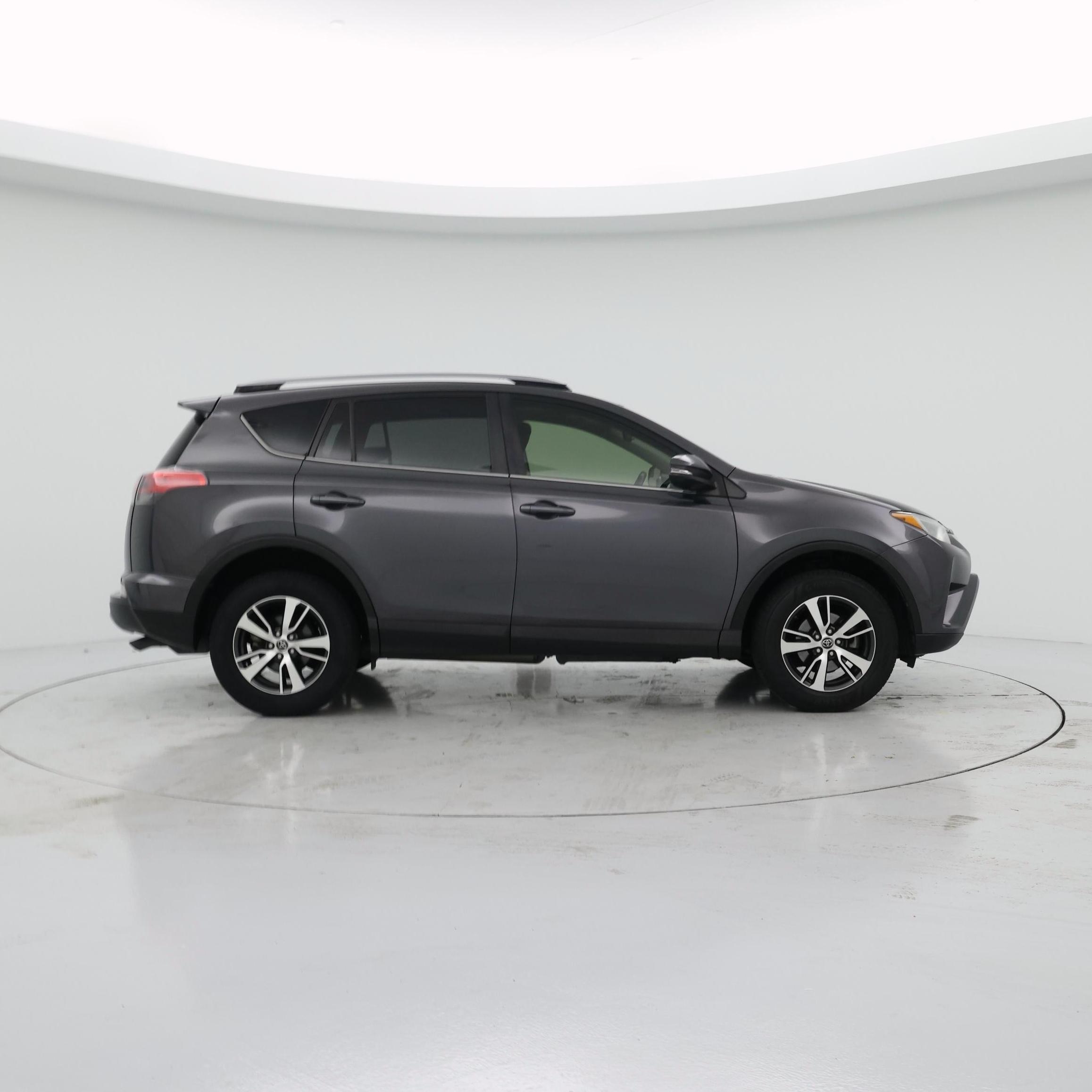Thumbnail: 2017 Toyota RAV4 - 7