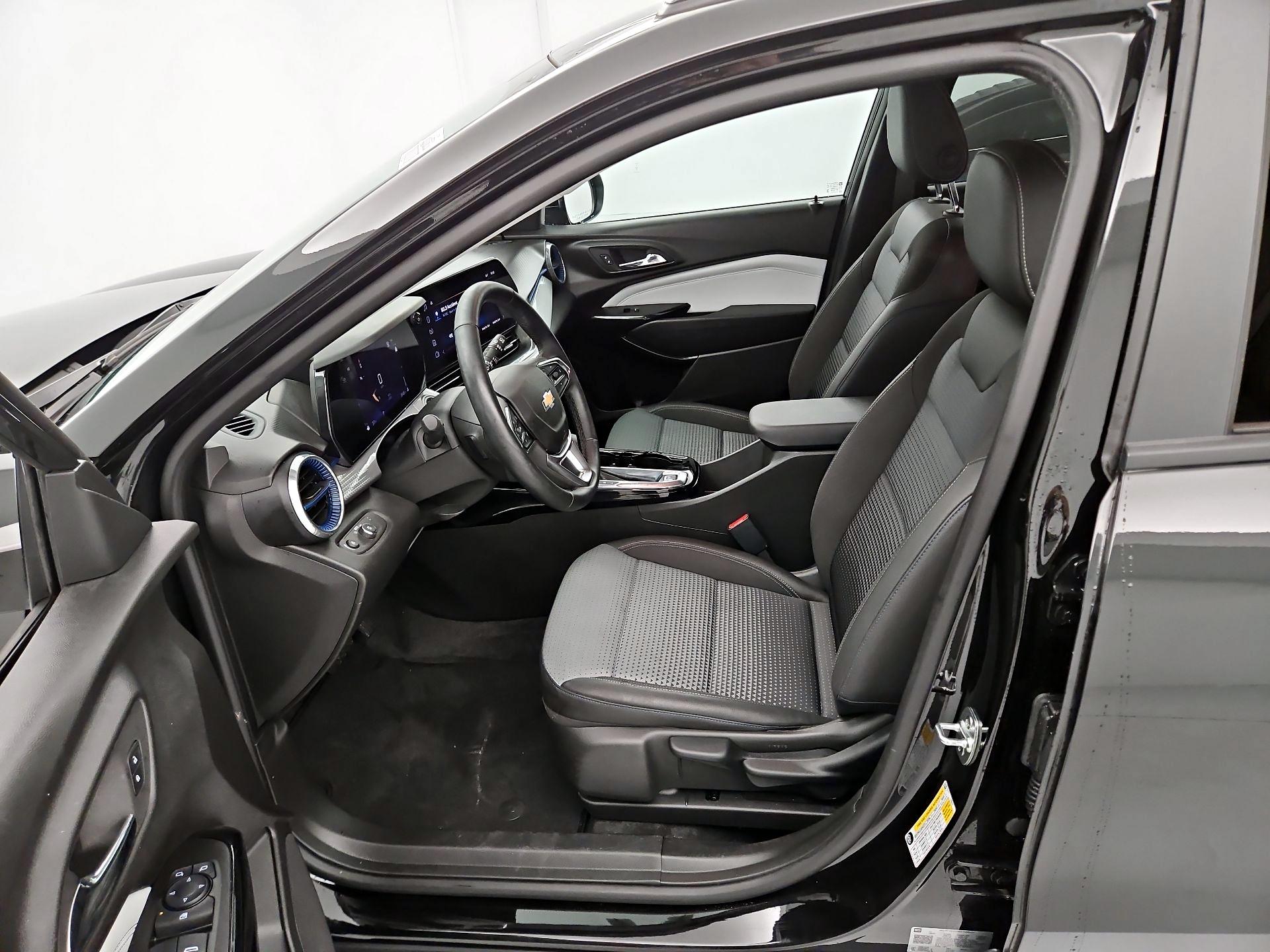 Thumbnail: 2025 Chevrolet Trax - 11