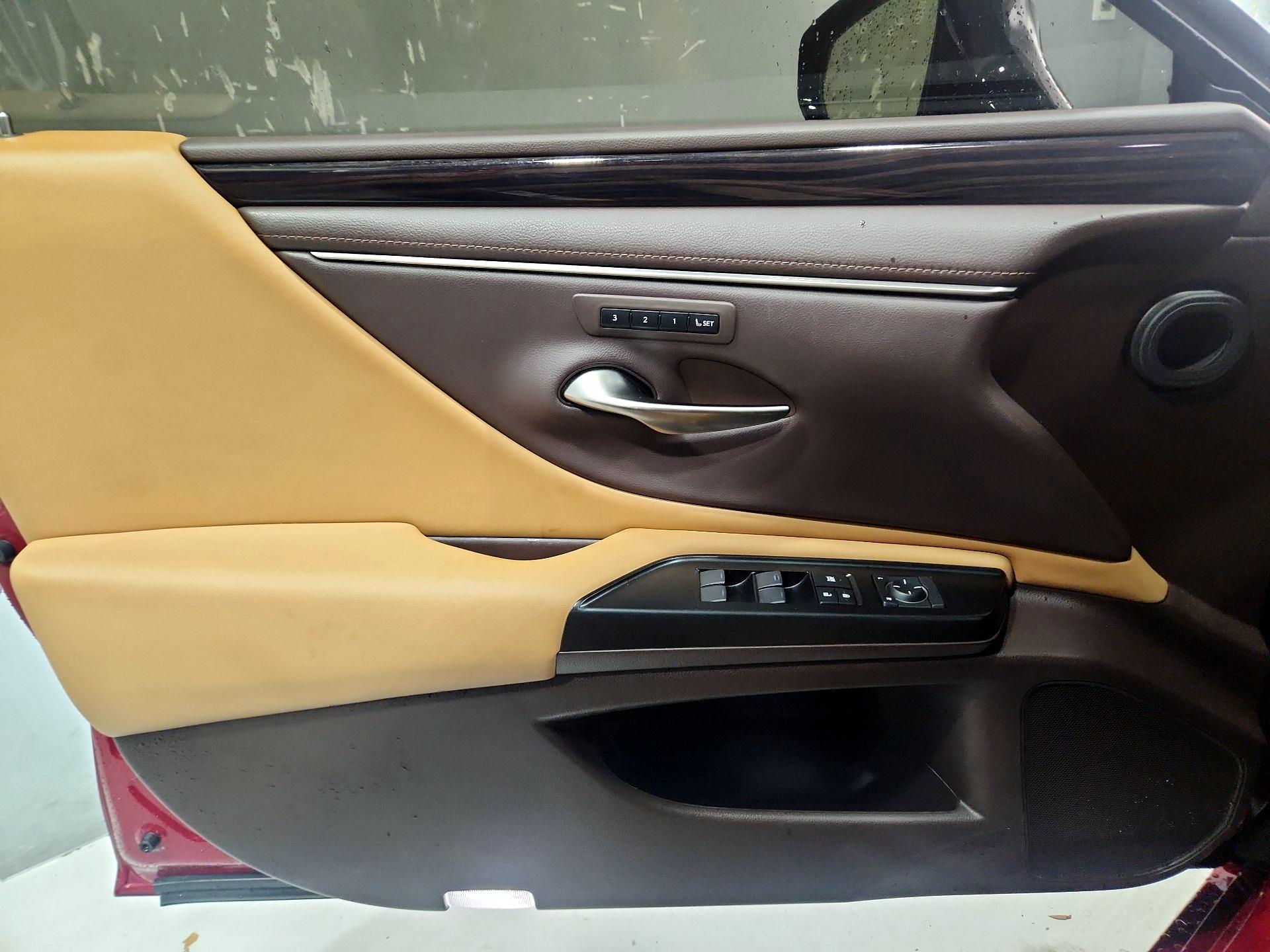 Thumbnail: 2019 Lexus ES - 12
