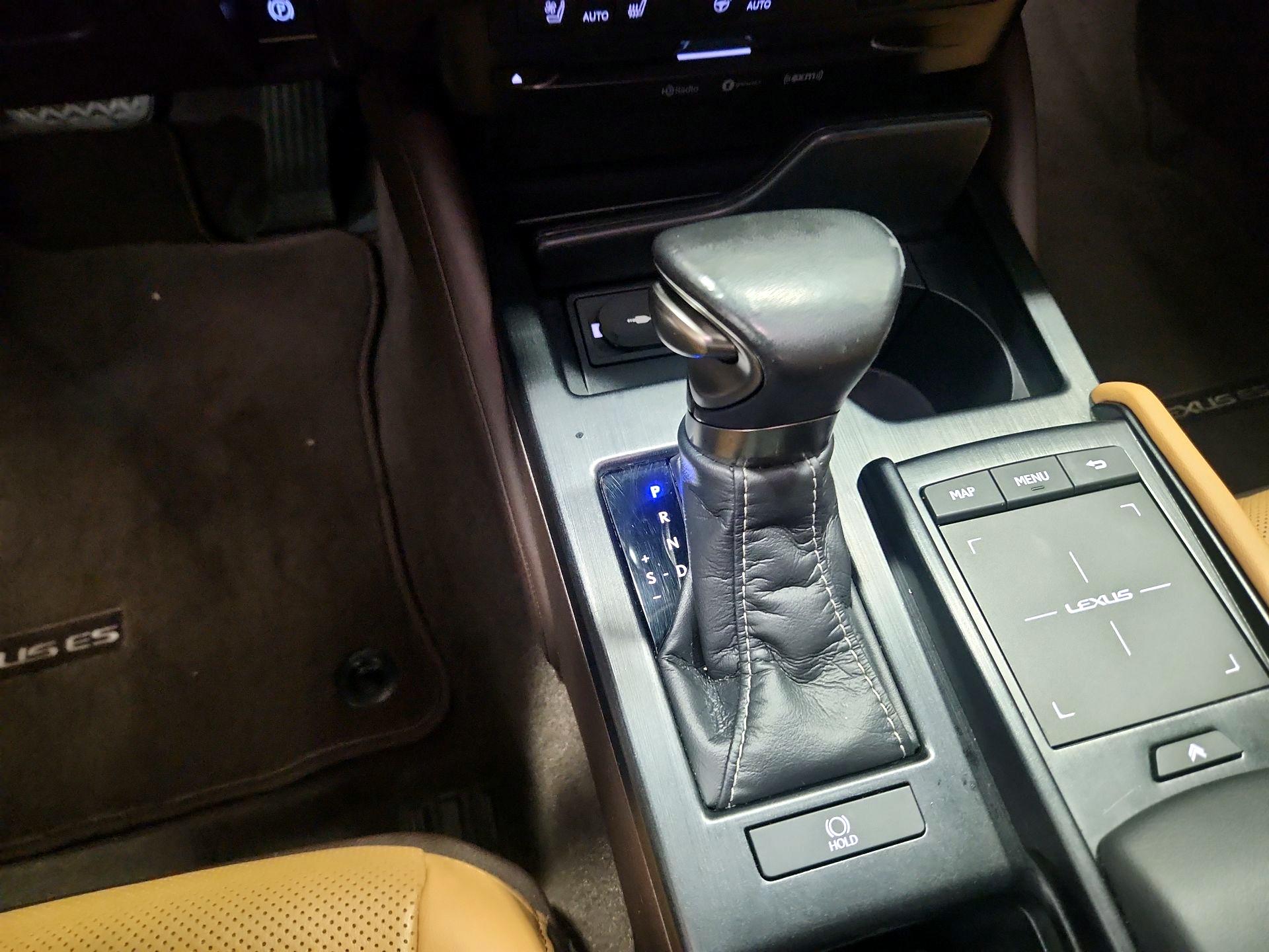 Thumbnail: 2019 Lexus ES - 17