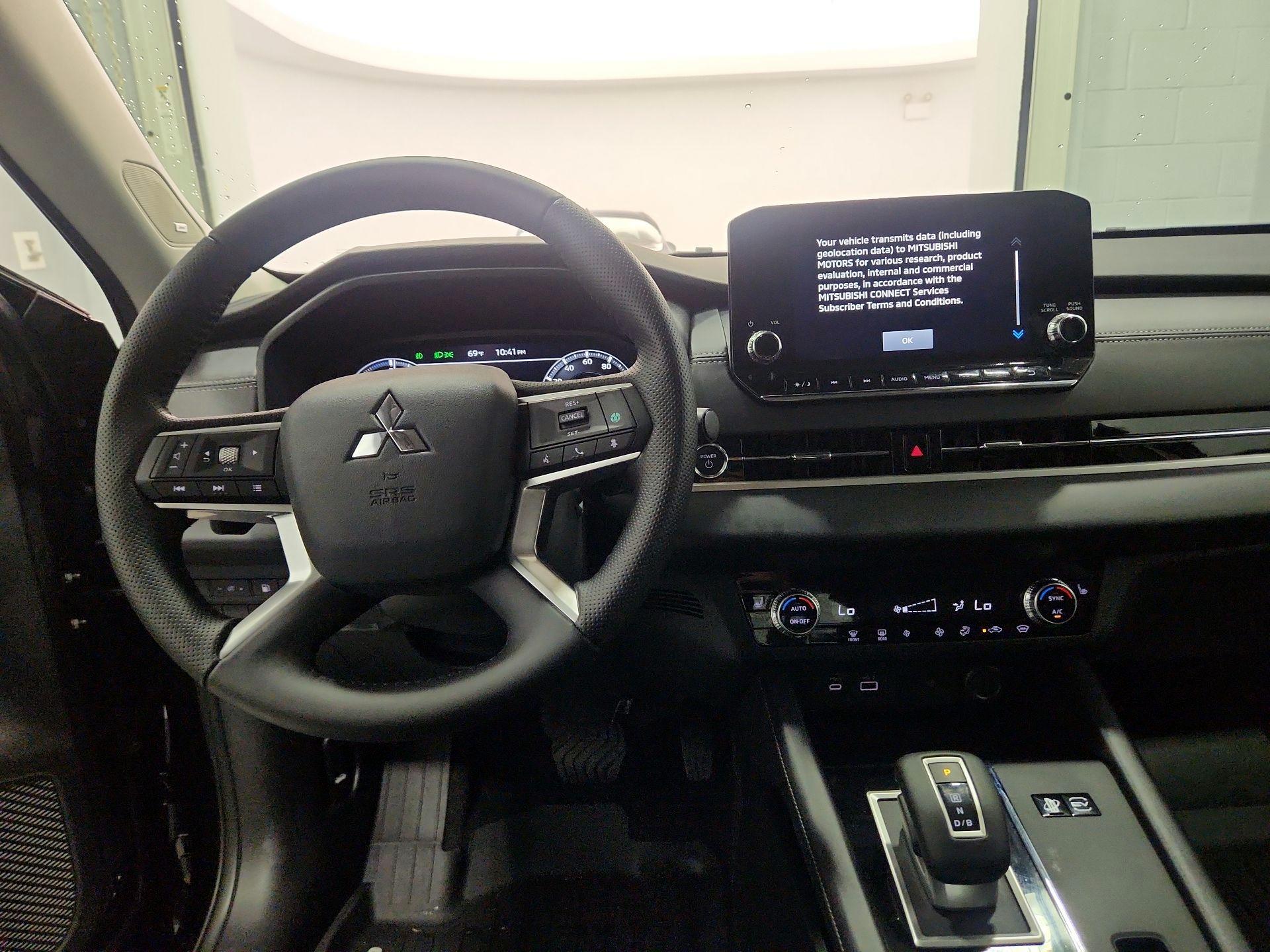 Thumbnail: 2025 Mitsubishi Outlander - 9