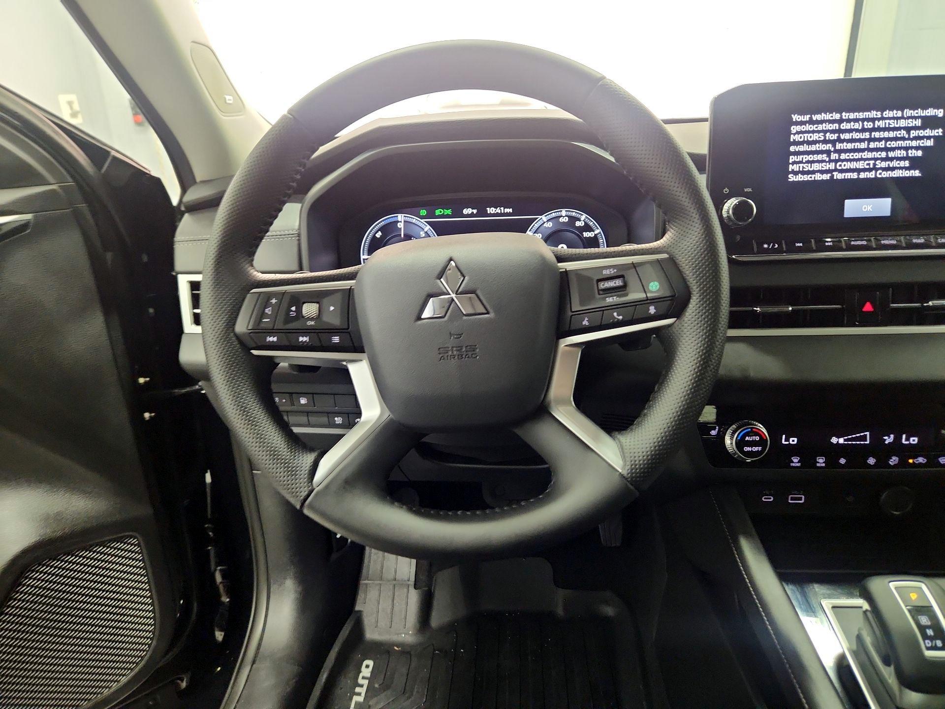 Thumbnail: 2025 Mitsubishi Outlander - 10