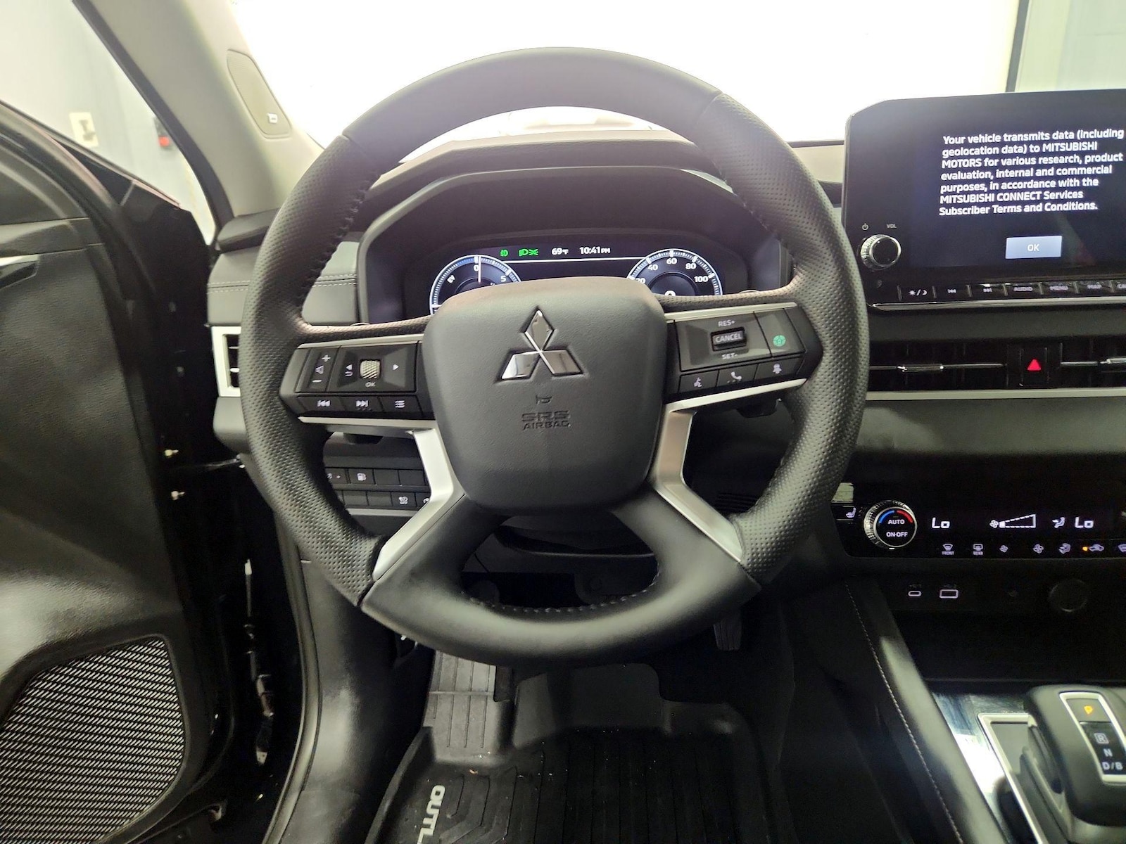 2025 Mitsubishi Outlander Plug-in Hybrid SE - Photo 11