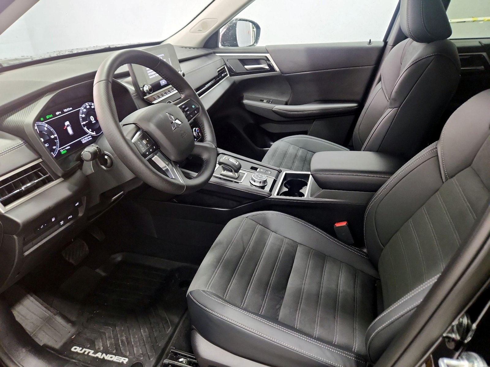 2025 Mitsubishi Outlander Plug-in Hybrid SE - Photo 12