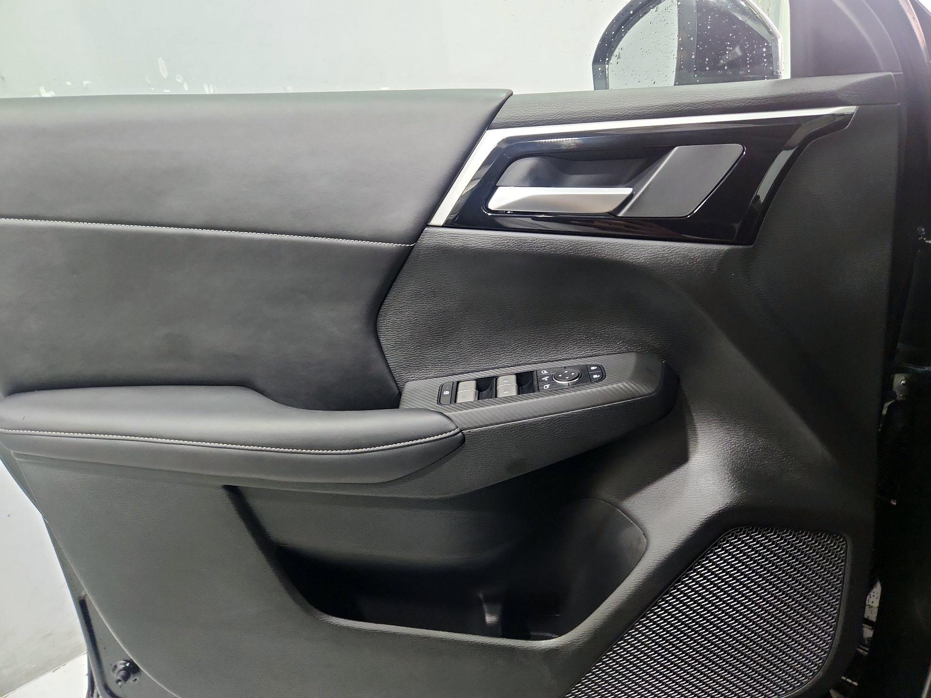 Thumbnail: 2025 Mitsubishi Outlander - 12