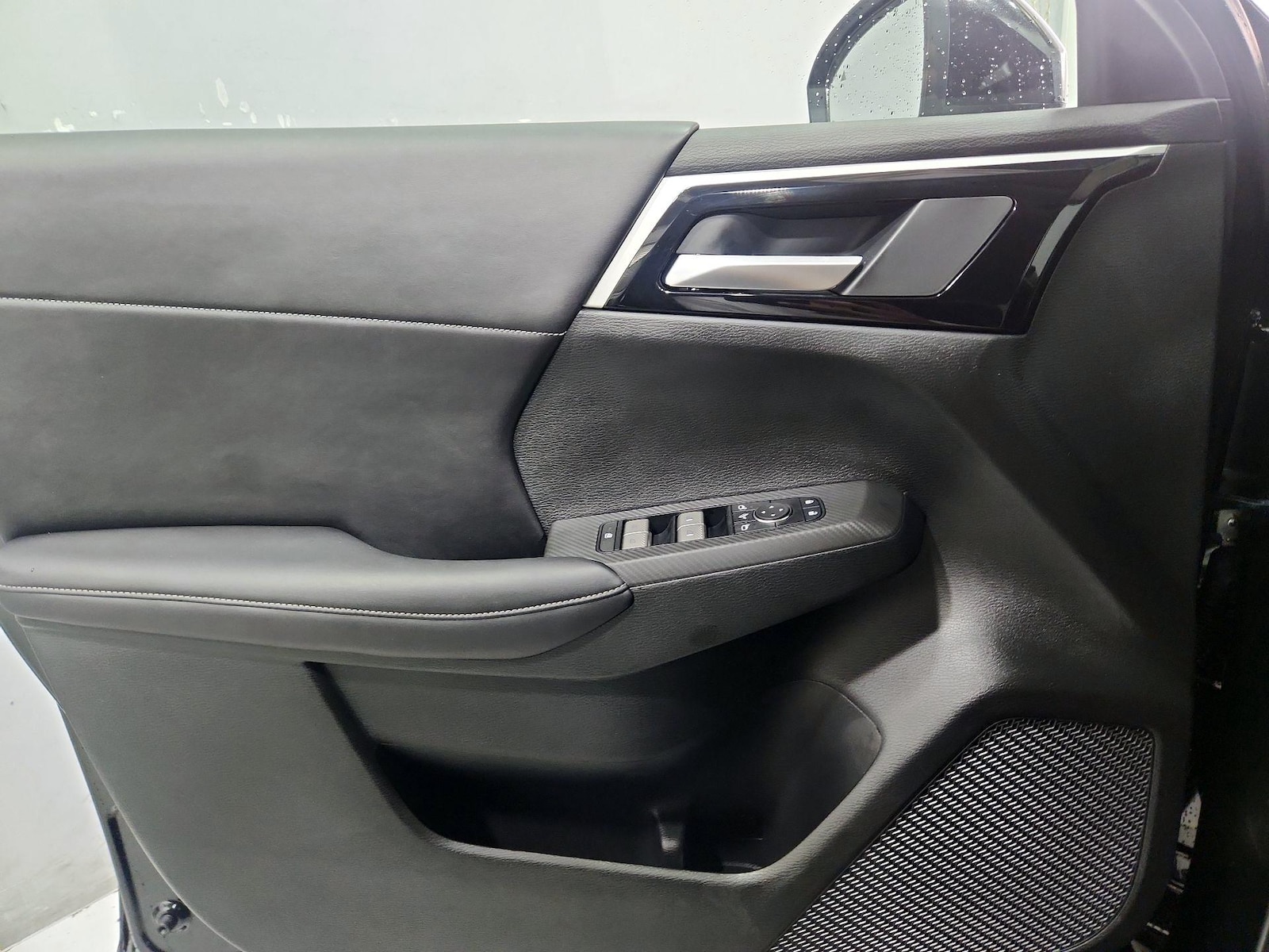 2025 Mitsubishi Outlander Plug-in Hybrid SE - Photo 13