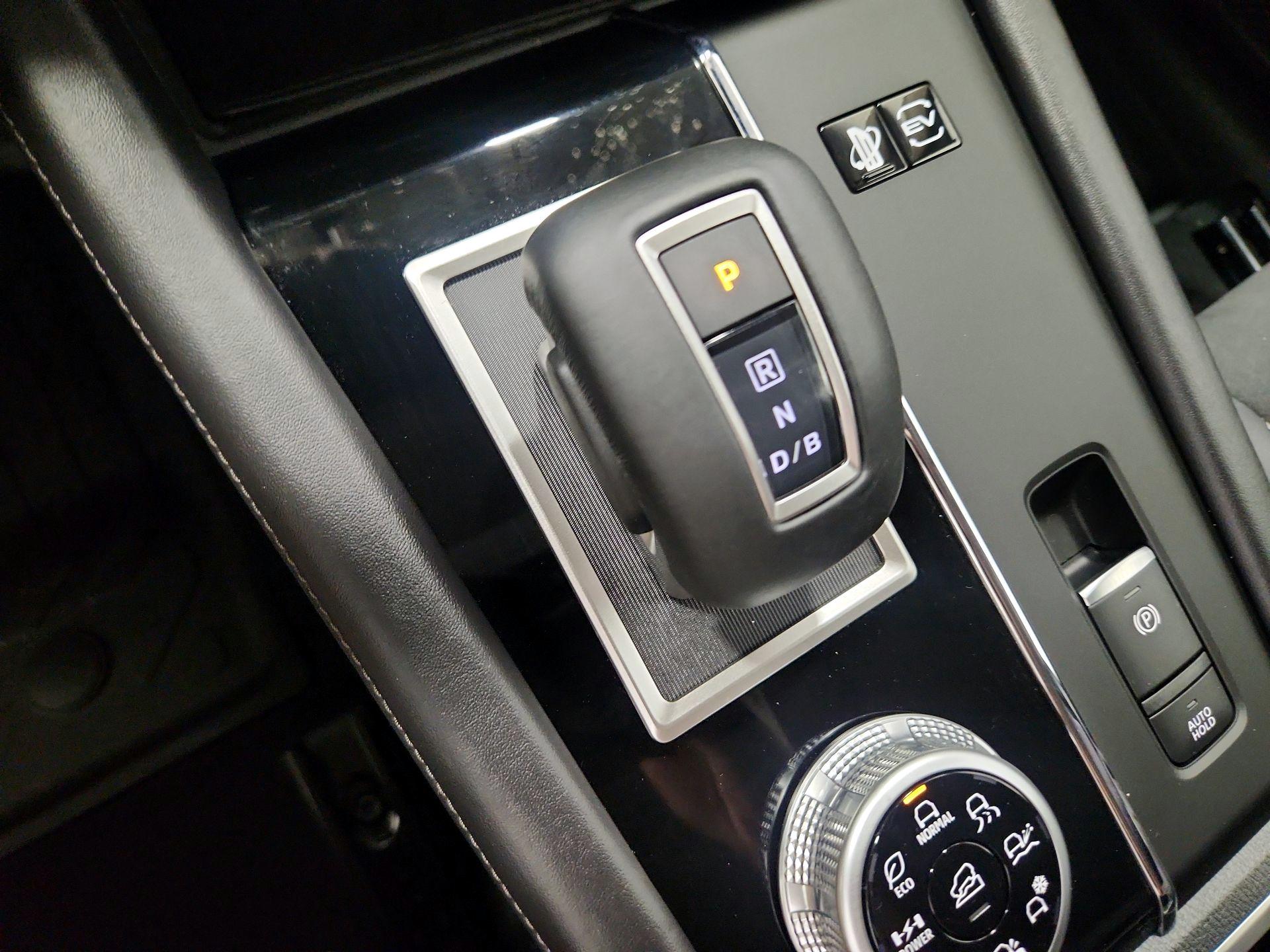 Thumbnail: 2025 Mitsubishi Outlander - 17