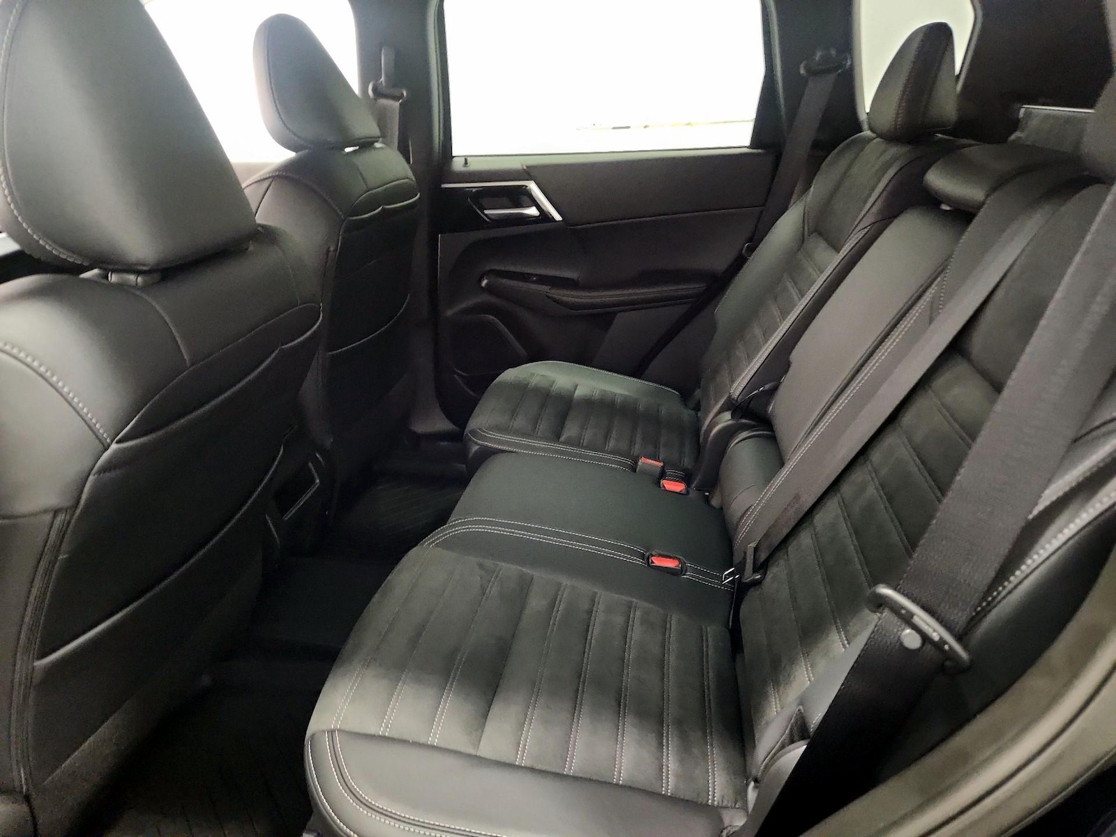 2025 Mitsubishi Outlander Plug-in Hybrid SE - Photo 21