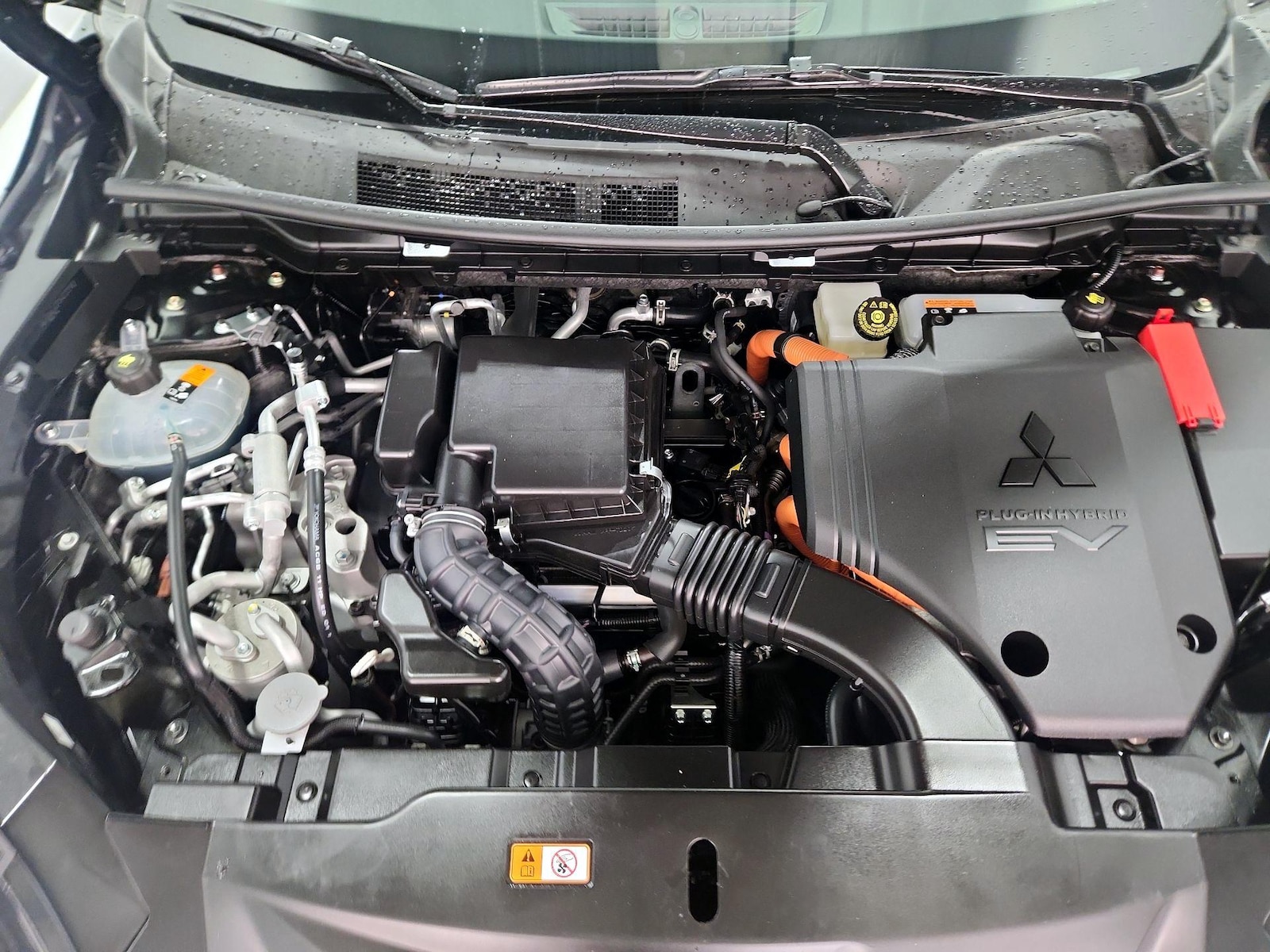 2025 Mitsubishi Outlander Plug-in Hybrid SE - Photo 23