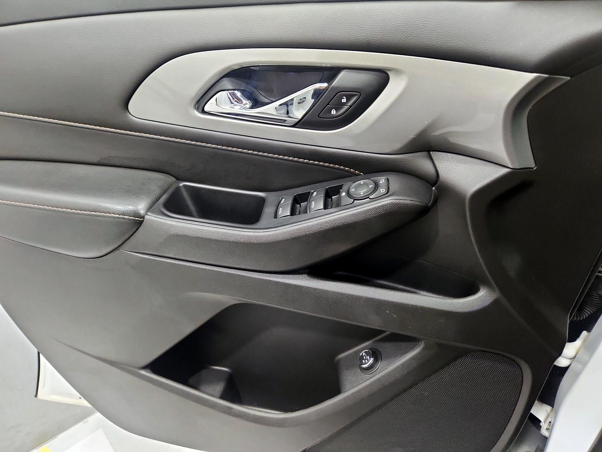 Thumbnail: 2021 Chevrolet Traverse - 12