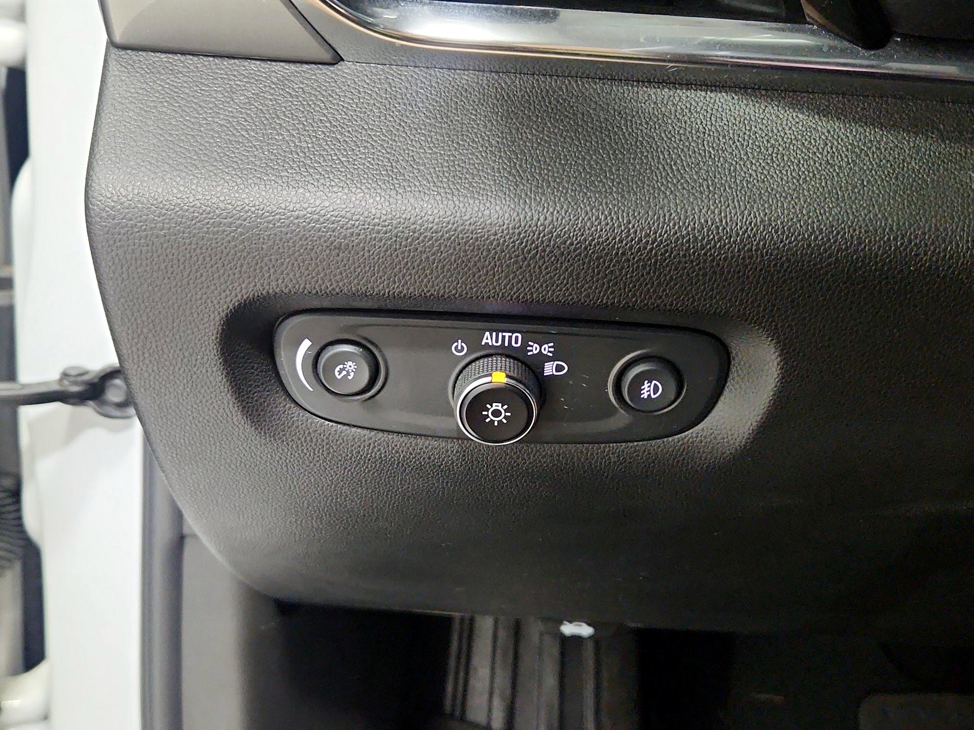 Thumbnail: 2021 Chevrolet Traverse - 13