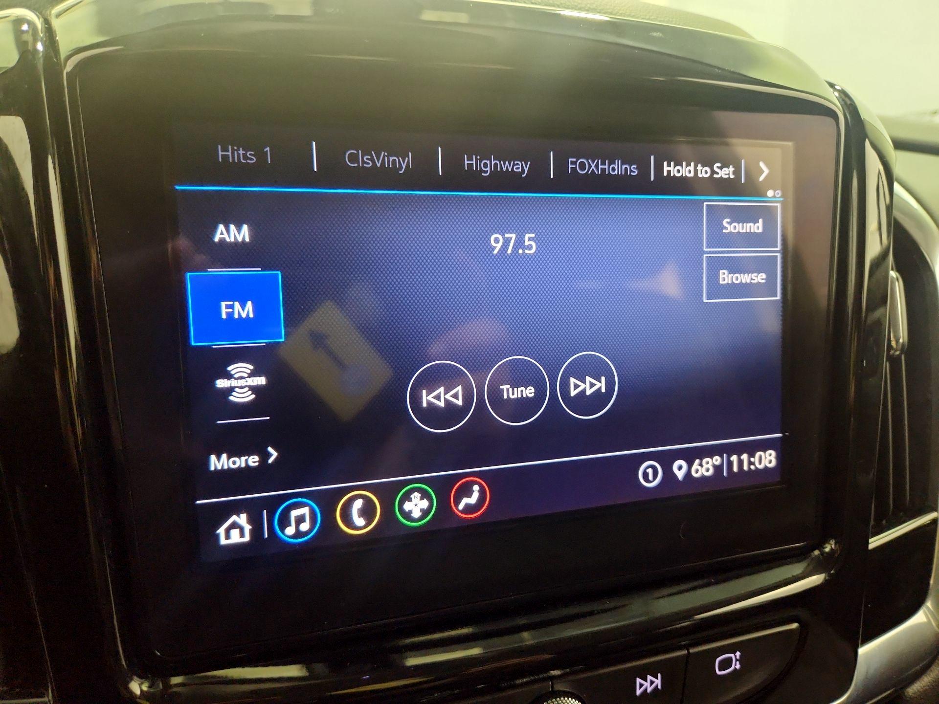 Thumbnail: 2021 Chevrolet Traverse - 16